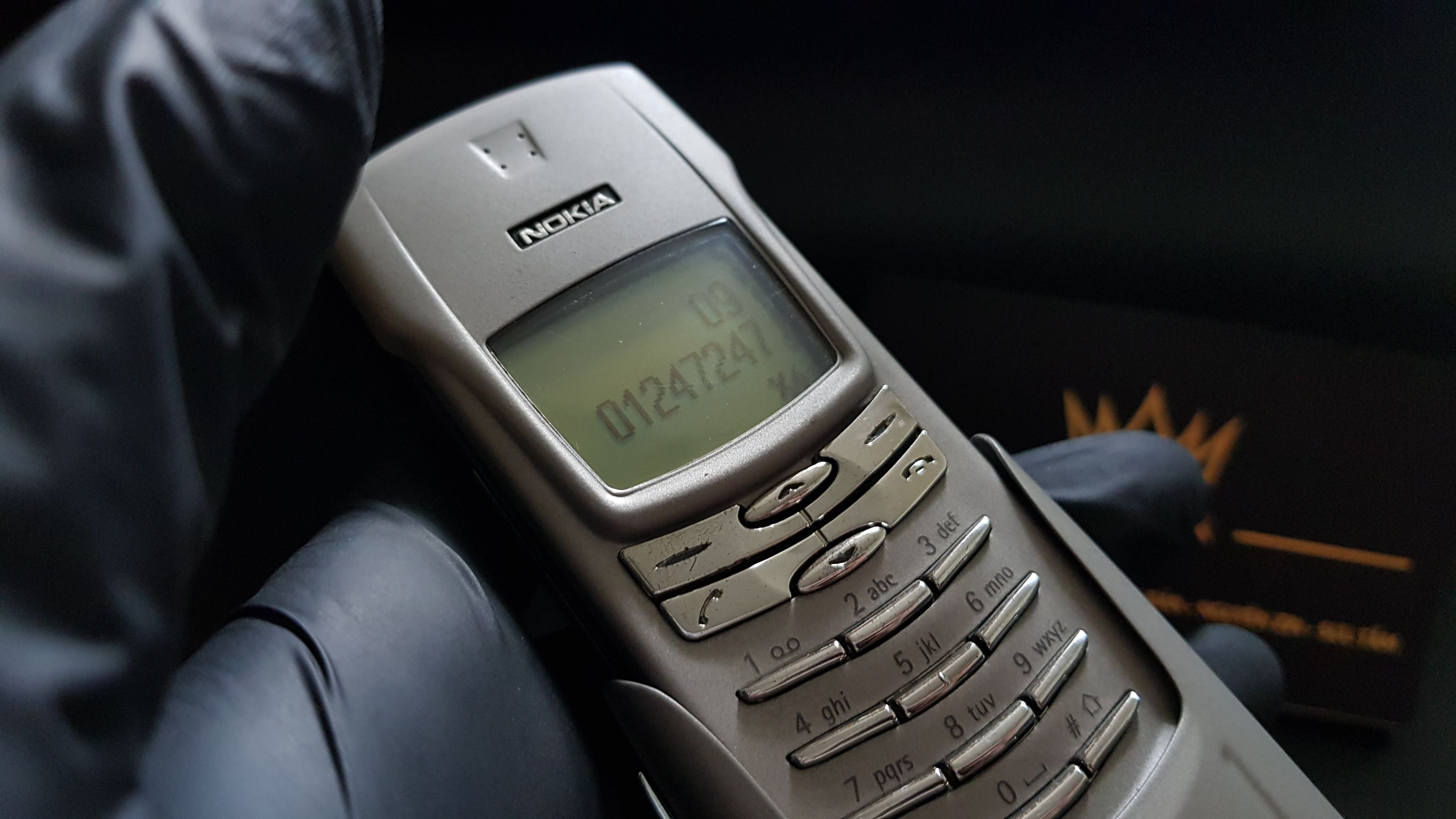 Nokia 8910 Đông Nam cát cháy cáp đỏ đẹp 99% 12 Kỳ Lân Luxury nokia 8910 cat chay nguyen zin cap do 19 Nokia 8910 Đông Nam cát cháy cáp đỏ đẹp 99%