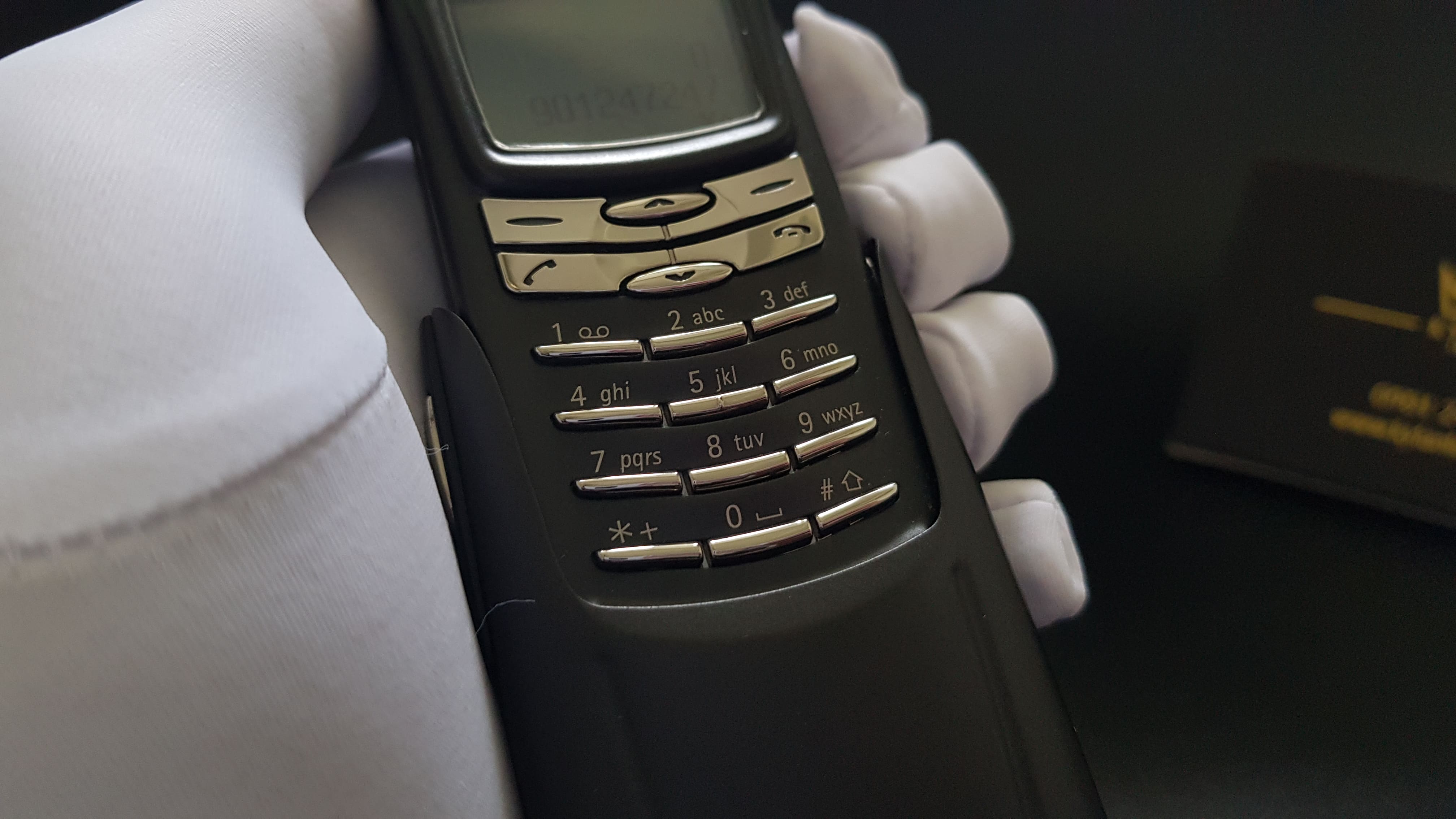 Nokia 8910i fullbox nguyên hộp sưu tầm như mới 25 Kỳ Lân Luxury nokia 8910i fullbox nguyen hop suu tam 7 Nokia 8910i fullbox nguyên hộp sưu tầm như mới