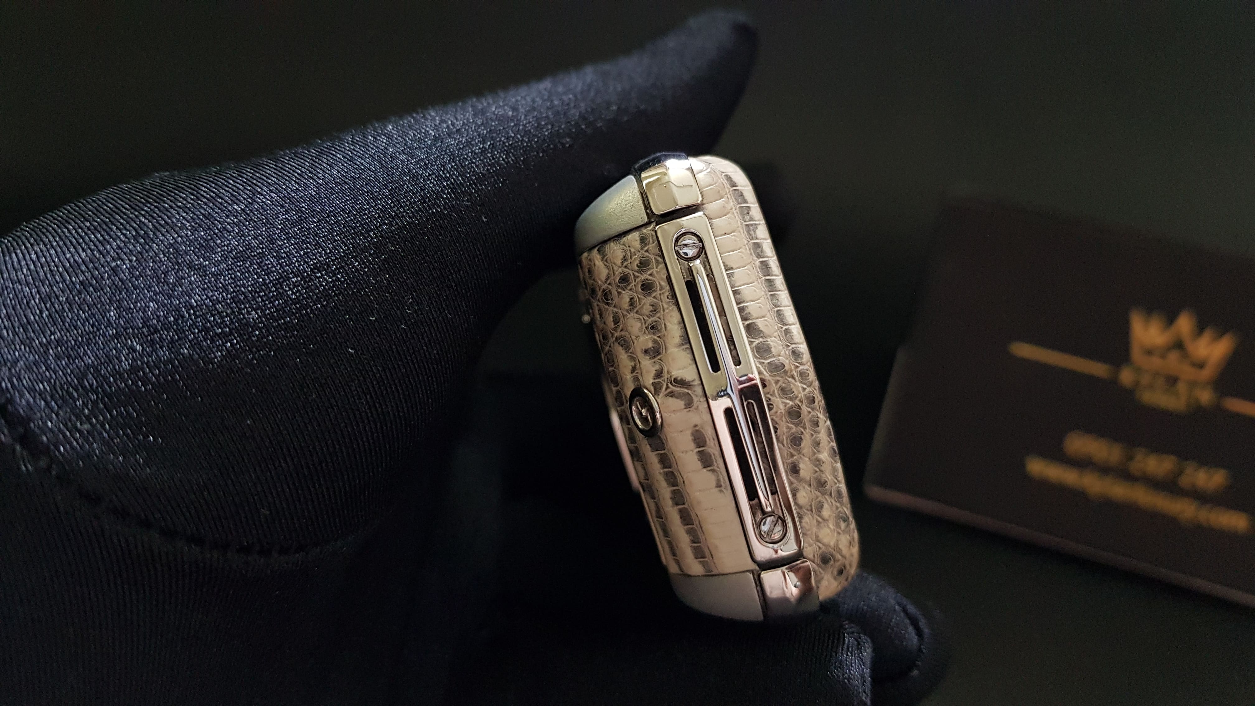 Vertu Ayxta bật nắp da cá sấu bạch tạng 5 Kỳ Lân Luxury vertu ayxta bat nap da ca sau bach tang 45 Vertu Ayxta bật nắp da cá sấu bạch tạng