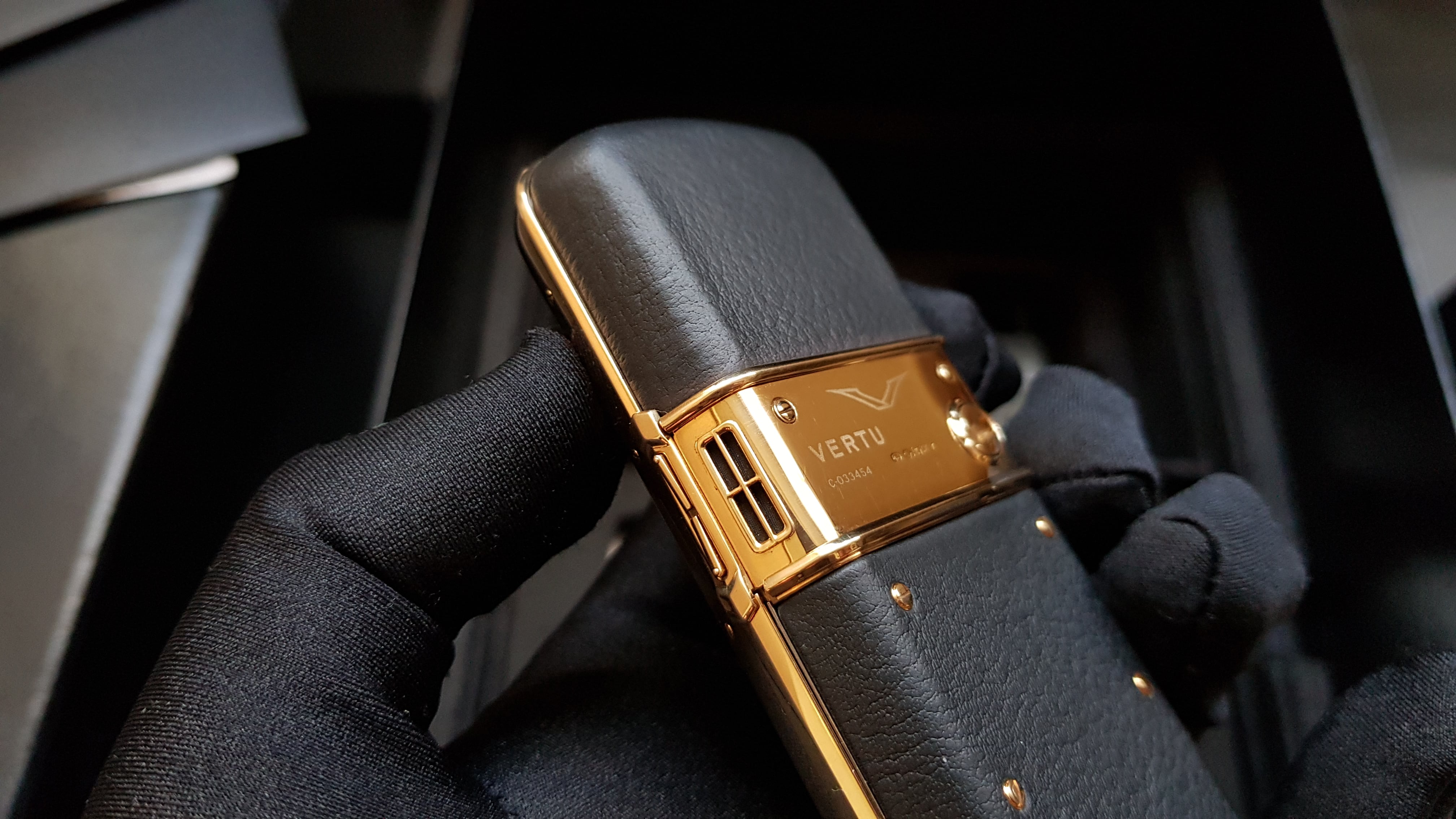 Vertu Contellation Vàng Khối Fullbox 68 Kỳ Lân Luxury vertu constellation vang khoi fullbox 70 Vertu Contellation Vàng Khối Fullbox