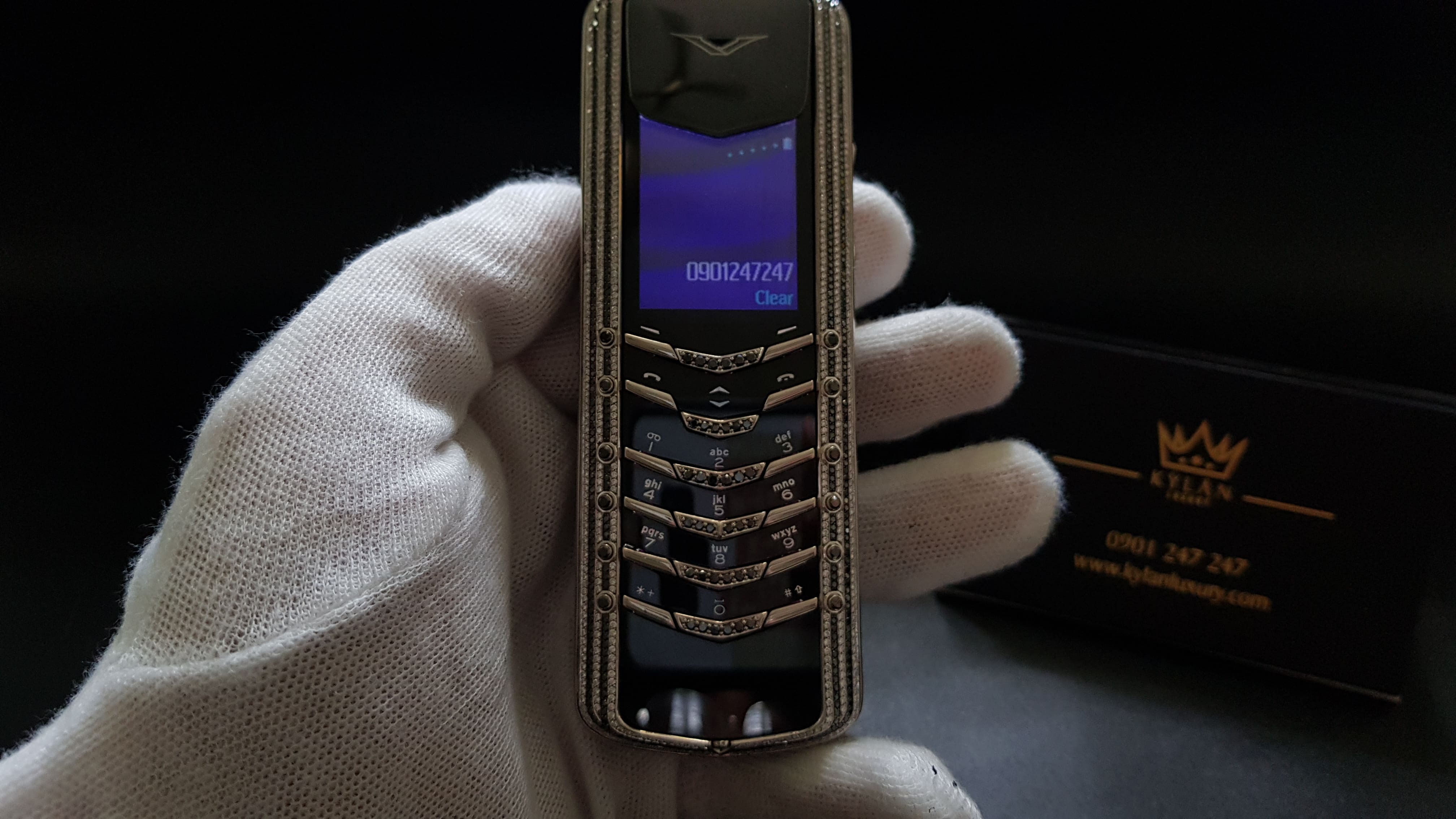 Vertu Signature M White Gold Diamond (Độc quyền) 22 Kỳ Lân Luxury vertu signature m white gold diamond 1 Vertu Signature M White Gold Diamond (Độc quyền)