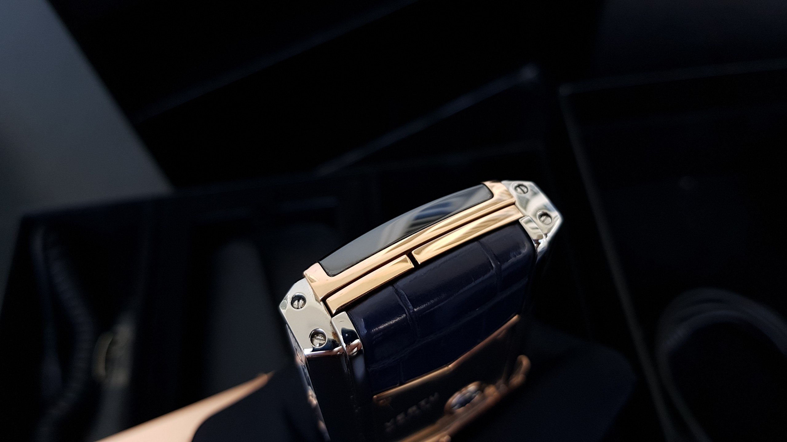 Vertu Signature S Blue Aligator Mix Gold 28 Kỳ Lân Luxury vertu signature s blu aligator mix gold 18 Vertu Signature S Blue Aligator Mix Gold