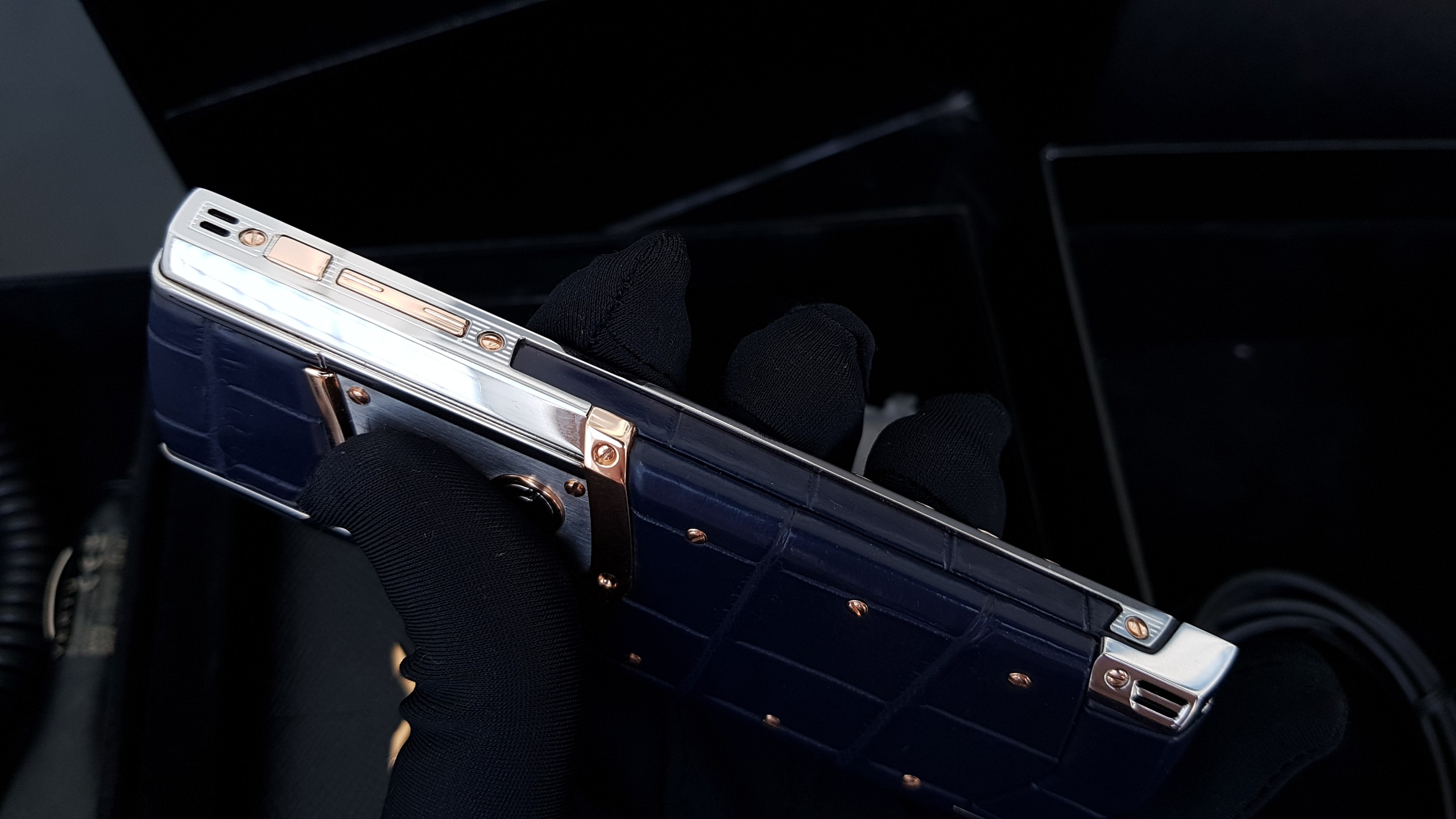 Vertu Signature S Blue Aligator Mix Gold 19 Kỳ Lân Luxury vertu signature s blu aligator mix gold 29 Vertu Signature S Blue Aligator Mix Gold