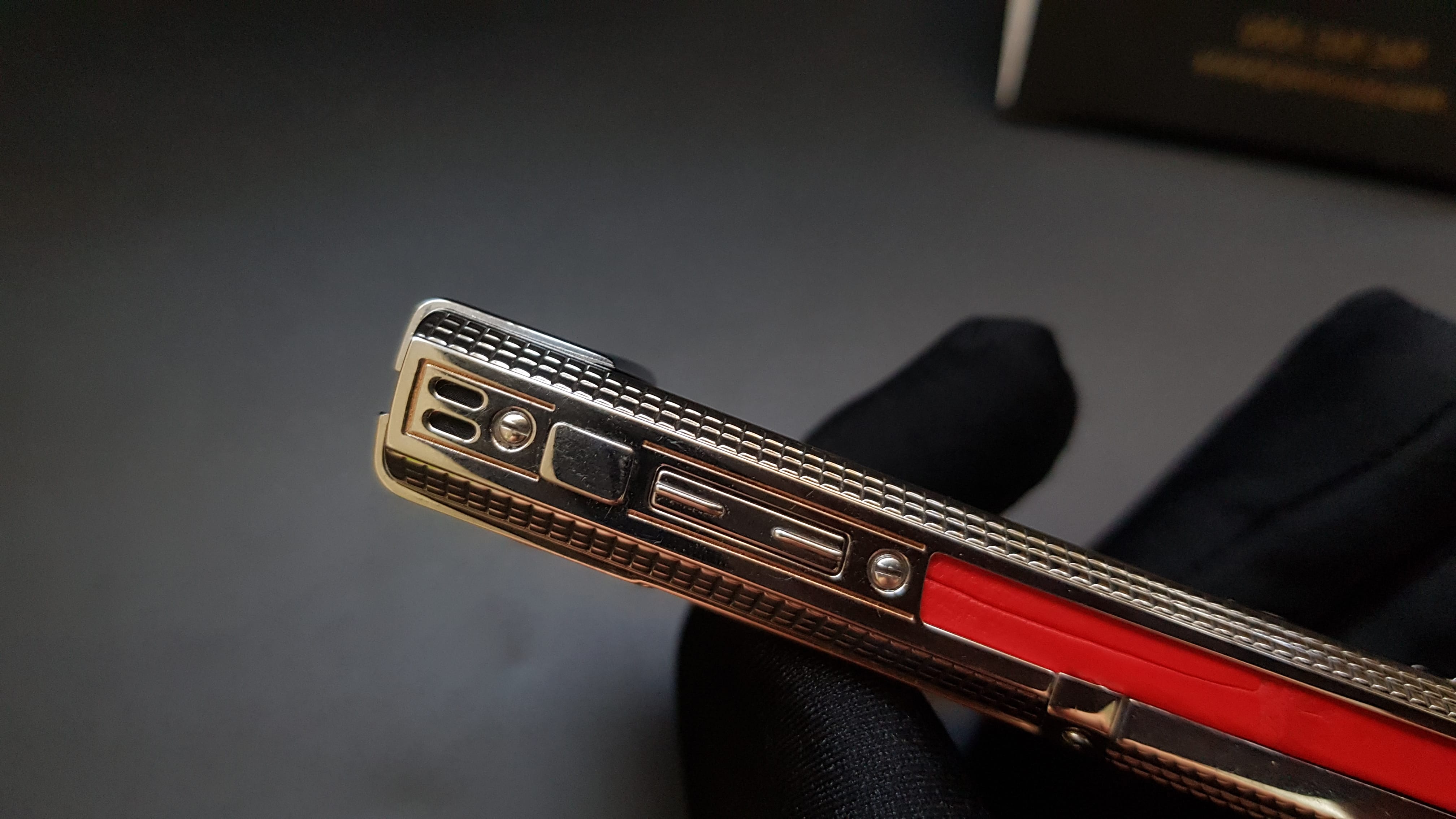 Vertu Signature S Clous De Paris da đỏ 27 Kỳ Lân Luxury vertu signature s cloud de paris da do 12 Vertu Signature S Clous De Paris da đỏ