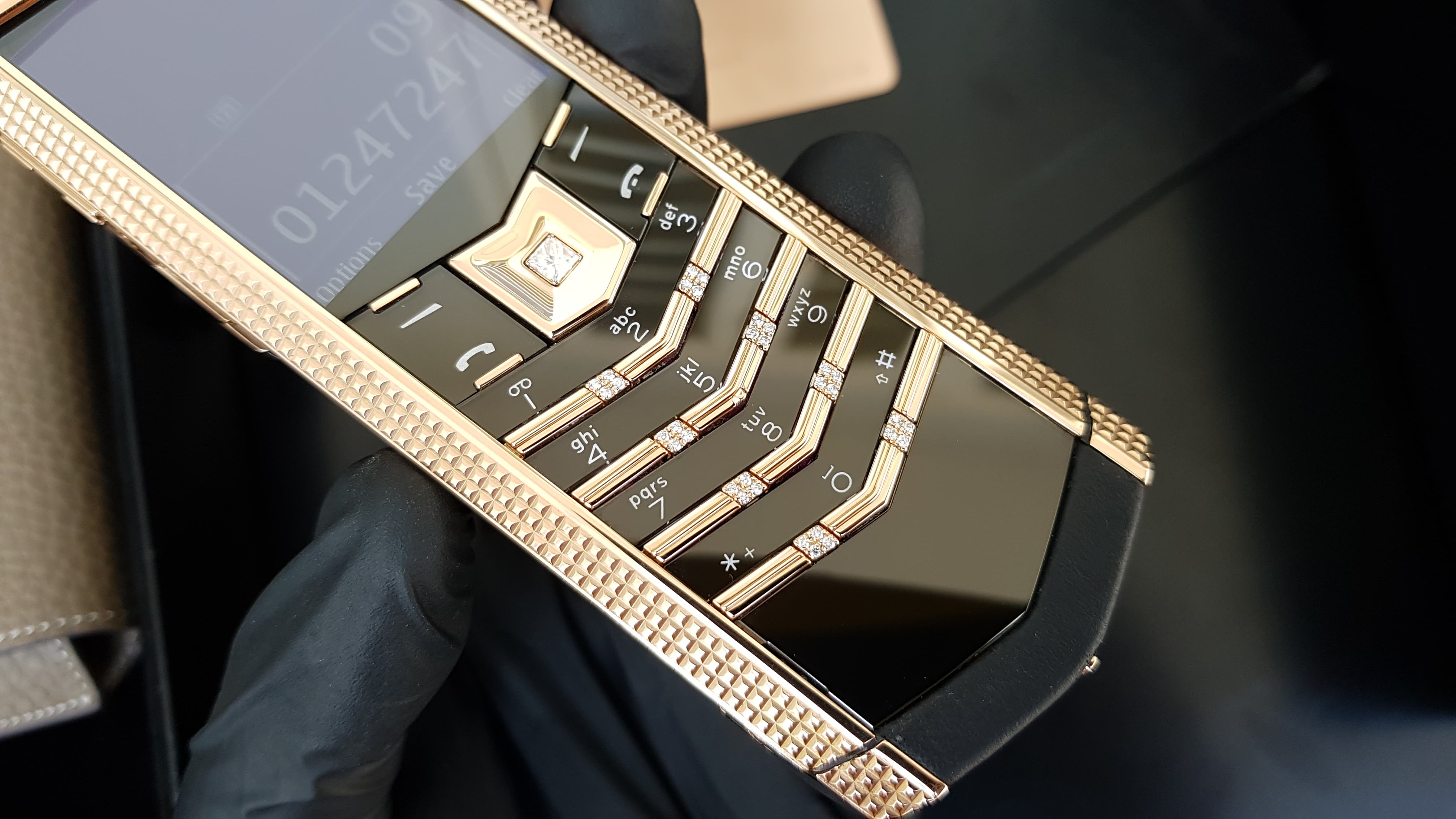 Vertu Signature S Clous De Paris Gold Mix Diamond 36 Kỳ Lân Luxury vertu signature s cloud de paris gold mix diamond 5 Vertu Signature S Clous De Paris Gold Mix Diamond