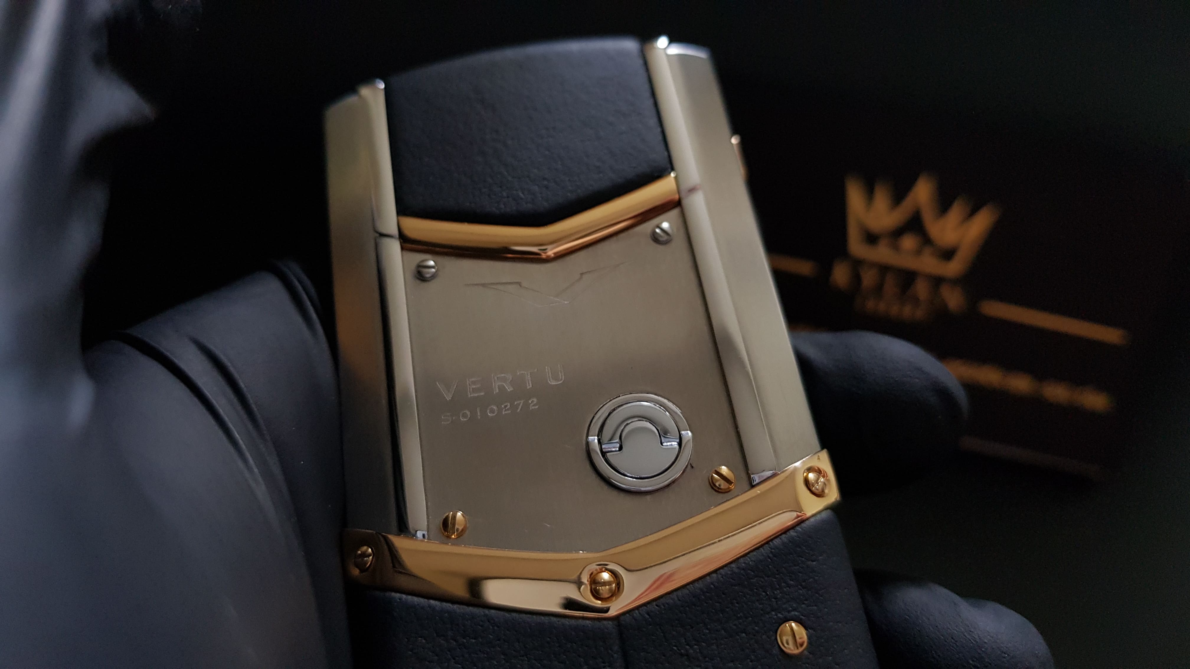 Vertu Signature S điểm vàng đẹp 99% 19 Kỳ Lân Luxury vertu signature s diem vang 23 Vertu Signature S điểm vàng đẹp 99%