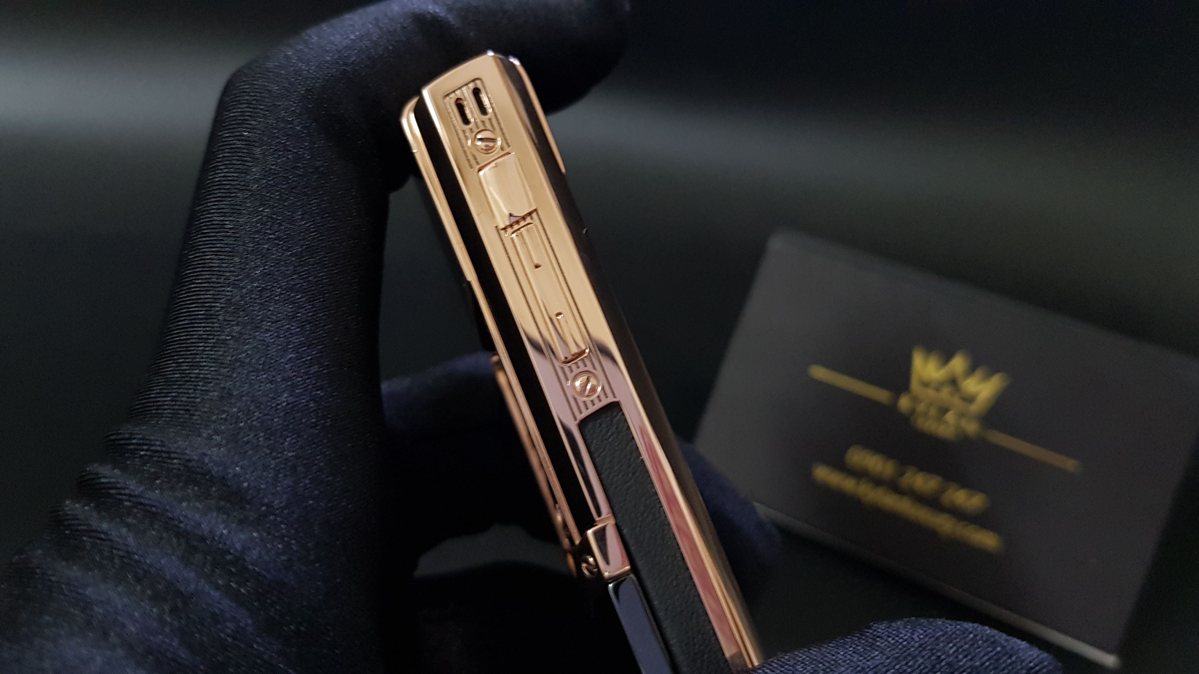 Vertu Signature S vàng khối 18k đẹp nhất lịch sử Vertu 29 Kỳ Lân Luxury vertu signature s vang khoi 18k 17 Vertu Signature S vàng khối 18k đẹp nhất lịch sử Vertu