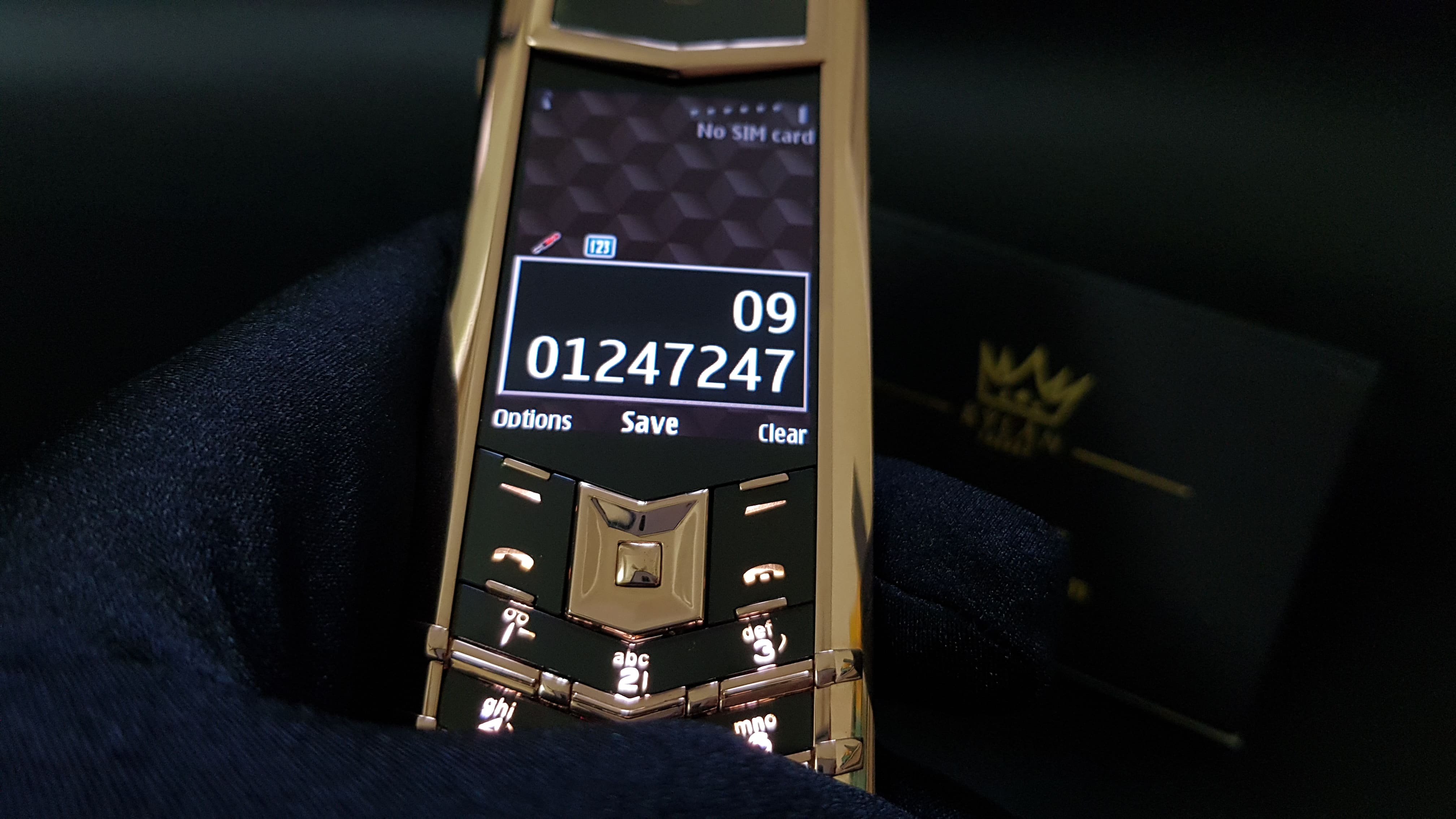 Vertu Signature S vàng khối 18k đẹp nhất lịch sử Vertu 19 Kỳ Lân Luxury vertu signature s vang khoi 18k 27 Vertu Signature S vàng khối 18k đẹp nhất lịch sử Vertu