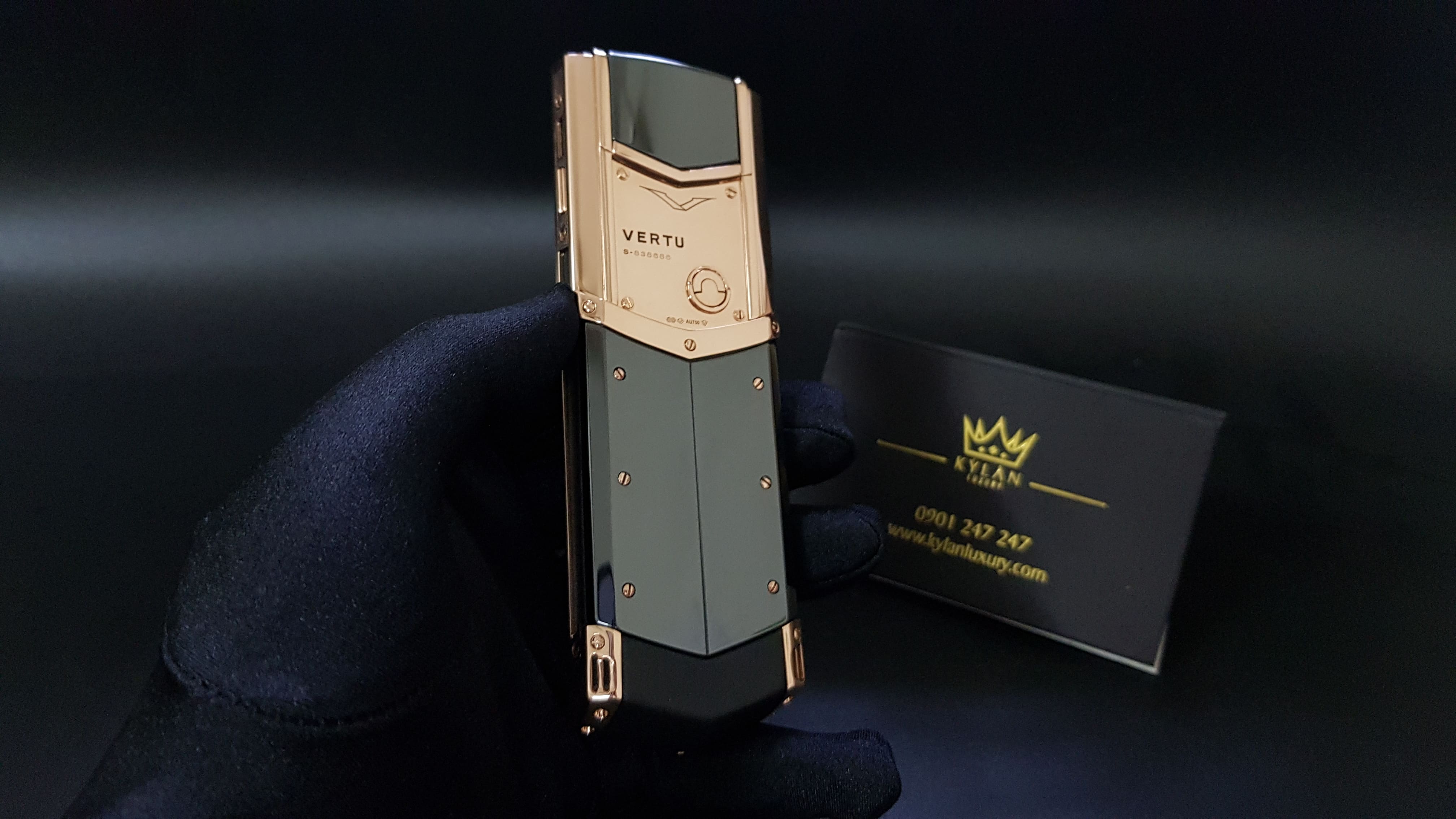 Vertu Signature S vàng khối 18k đẹp nhất lịch sử Vertu 10 Kỳ Lân Luxury vertu signature s vang khoi 18k 38 Vertu Signature S vàng khối 18k đẹp nhất lịch sử Vertu