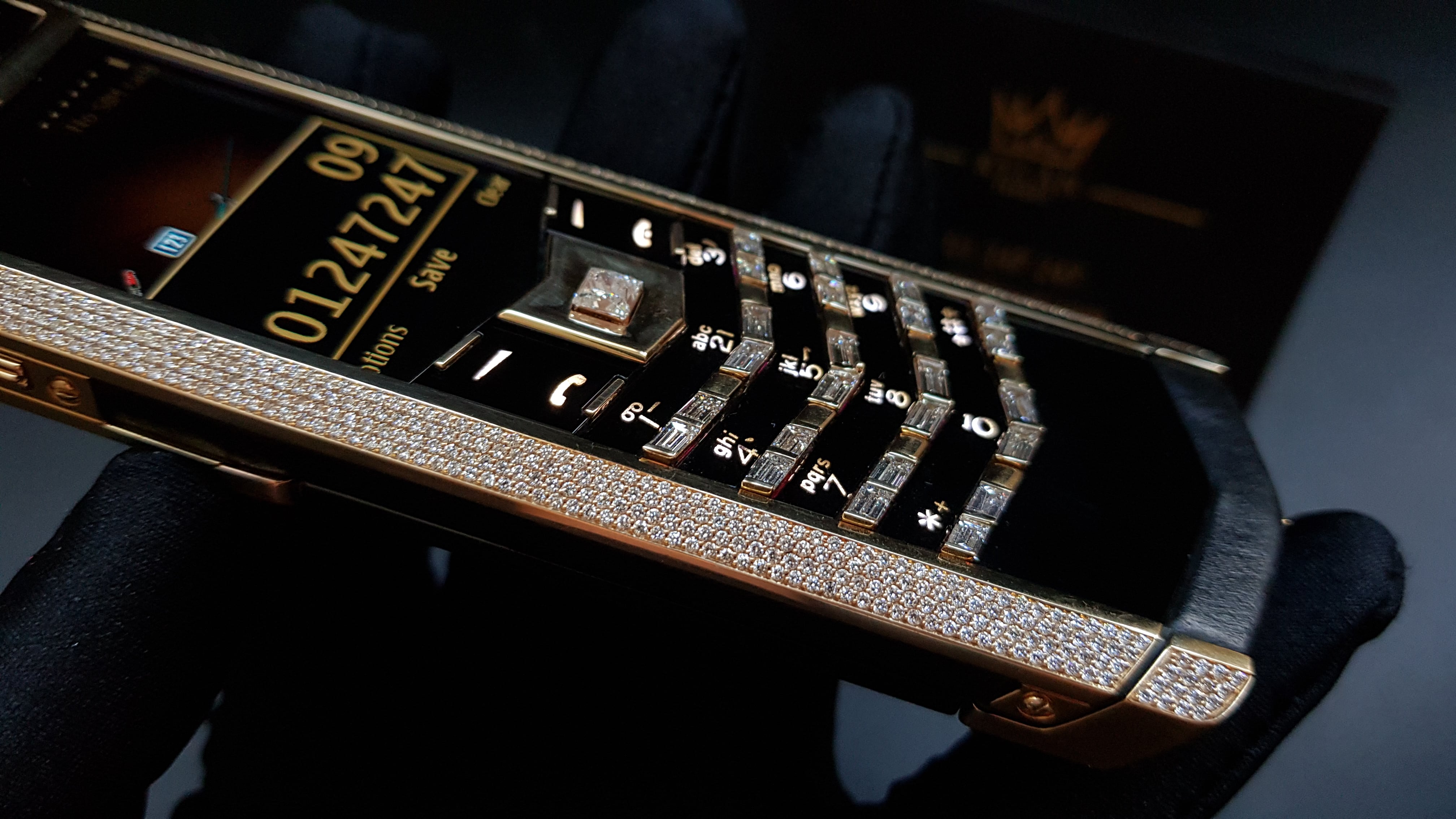 Vertu Signature S vàng khối đính full kim cương 39 Kỳ Lân Luxury vertu signature s vang khoi dinh full kim cuong 11 e6af9642 b659 4868 8fcc da796f1dd48e Vertu Signature S vàng khối đính full kim cương