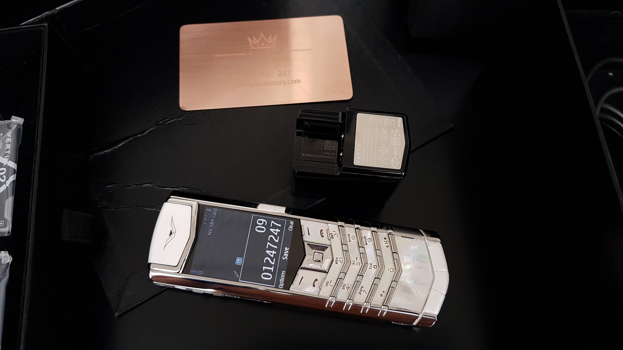 Vertu Signature S White Mother Of Pearl 33 Kỳ Lân Luxury vertu signature s white mother of pearl 5 a10936bc 8d2c 4fbc 9fdd b17c8e2992da Vertu Signature S White Mother Of Pearl