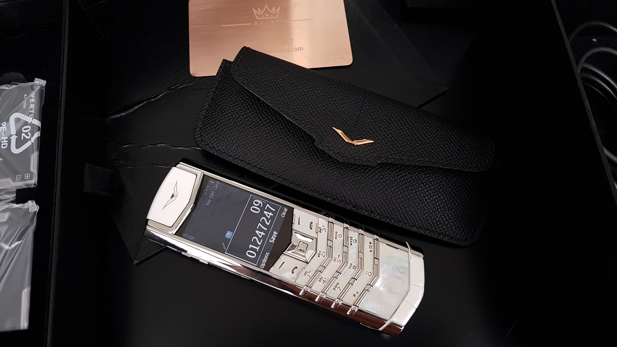 Vertu Signature S White Mother Of Pearl 34 Kỳ Lân Luxury vertu signature s white mother of pearl 6 08426679 e905 4de4 8be9 ea3b09cf2e8f Vertu Signature S White Mother Of Pearl