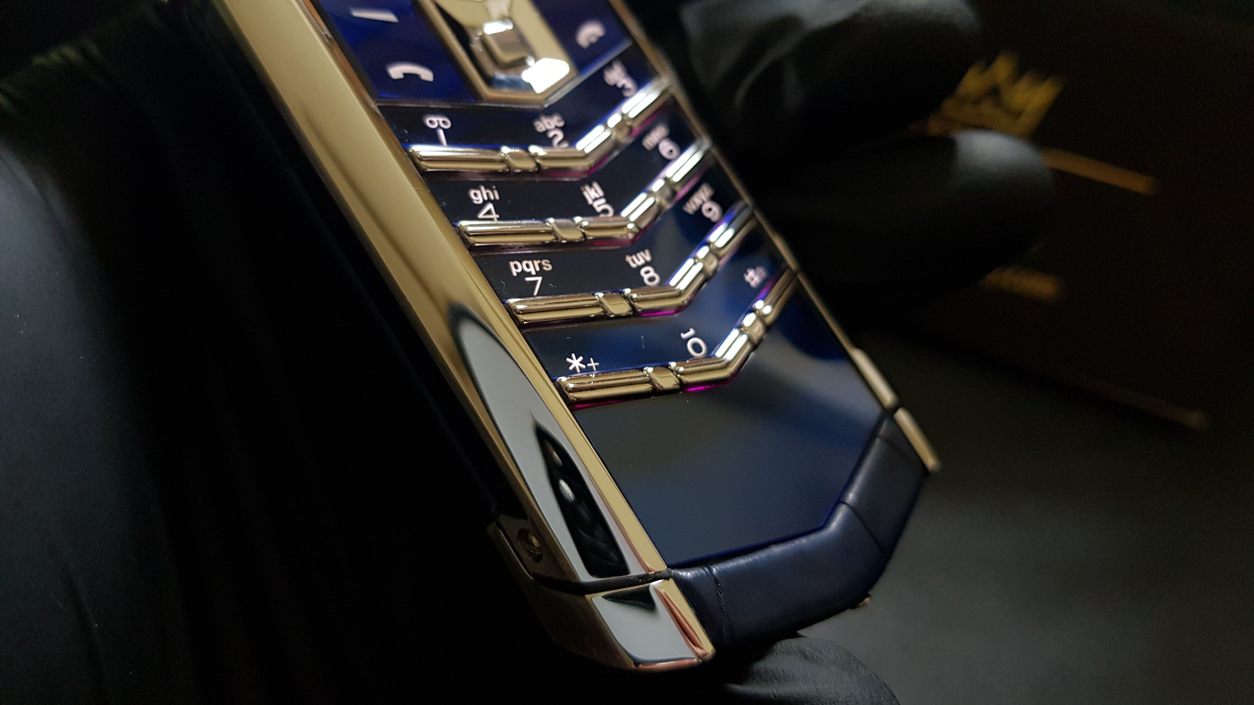 Vertu Signature S Xanh Navy bọc da cá sấu đẹp siêu cấp 14 Kỳ Lân Luxury vertu signature s xanh navy boc da ca sau sieu cap 25 Vertu Signature S Xanh Navy bọc da cá sấu đẹp siêu cấp