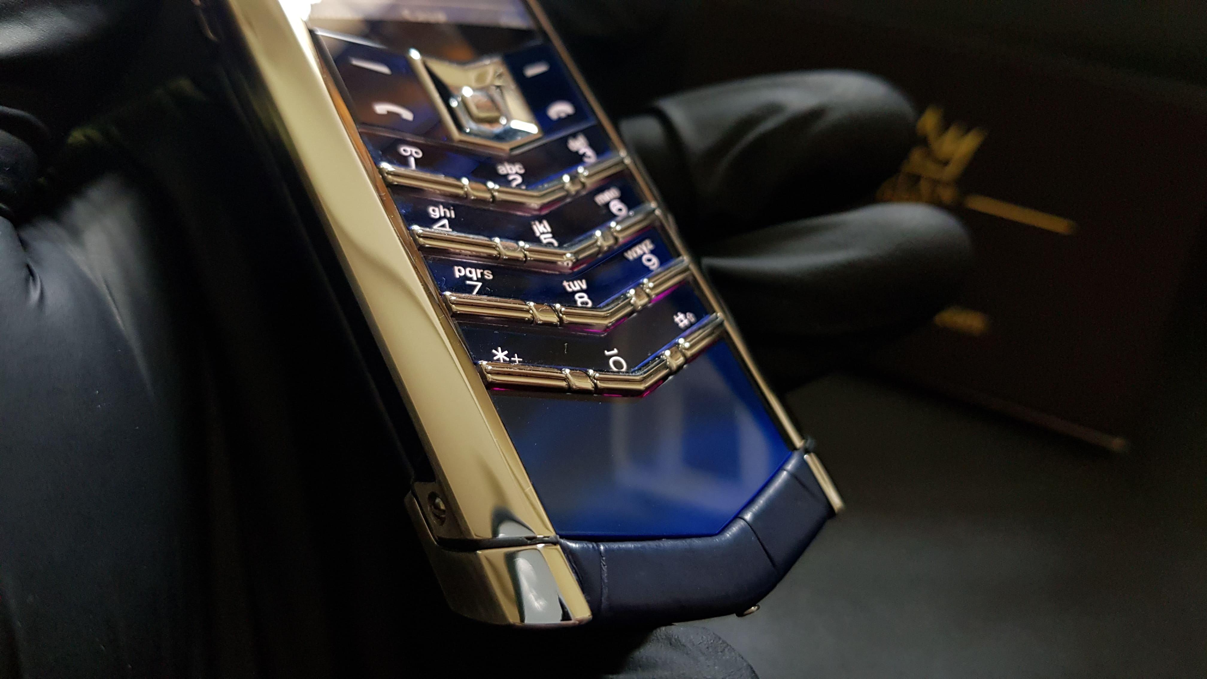 Vertu Signature S Xanh Navy bọc da cá sấu đẹp siêu cấp 16 Kỳ Lân Luxury vertu signature s xanh navy boc da ca sau sieu cap 27 Vertu Signature S Xanh Navy bọc da cá sấu đẹp siêu cấp
