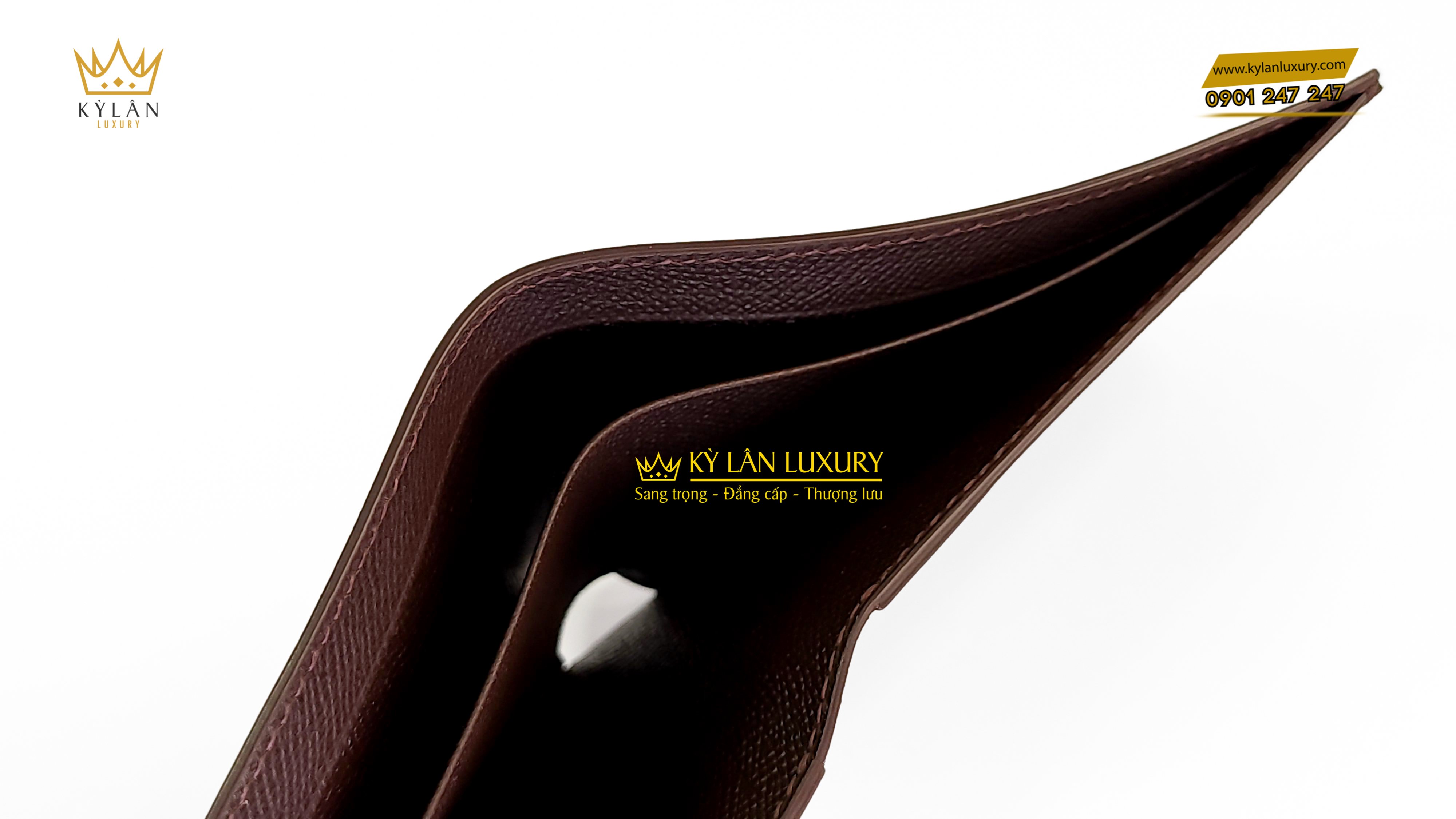 Ví nam da bê màu nâu logo vàng đính kim 9 Kỳ Lân Luxury vi nam da be mau nau logo vang dinh kim 10 Ví nam da bê màu nâu logo vàng đính kim