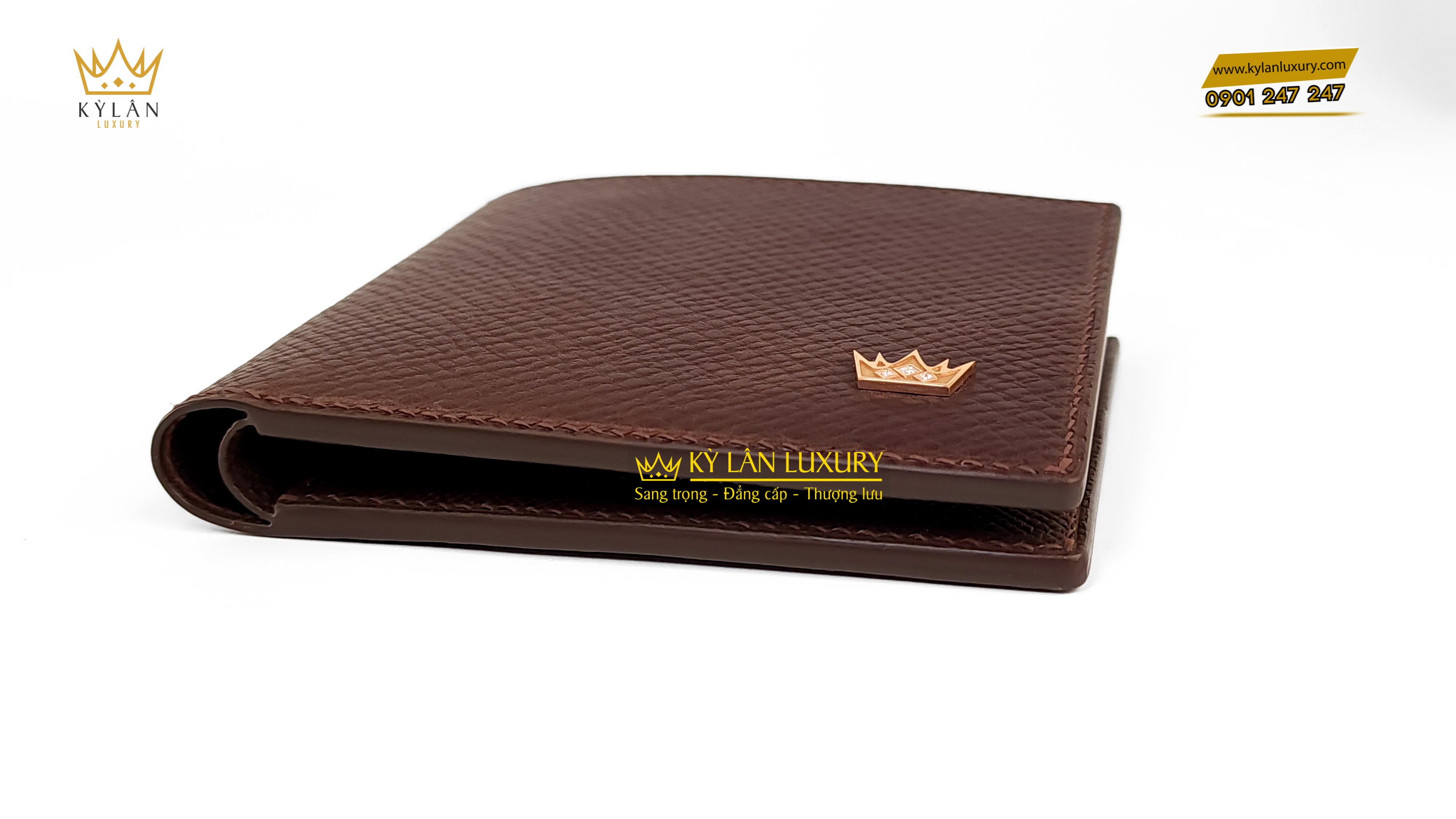 Ví nam da bê màu nâu logo vàng đính kim 6 Kỳ Lân Luxury vi nam da be mau nau logo vang dinh kim 15 Ví nam da bê màu nâu logo vàng đính kim