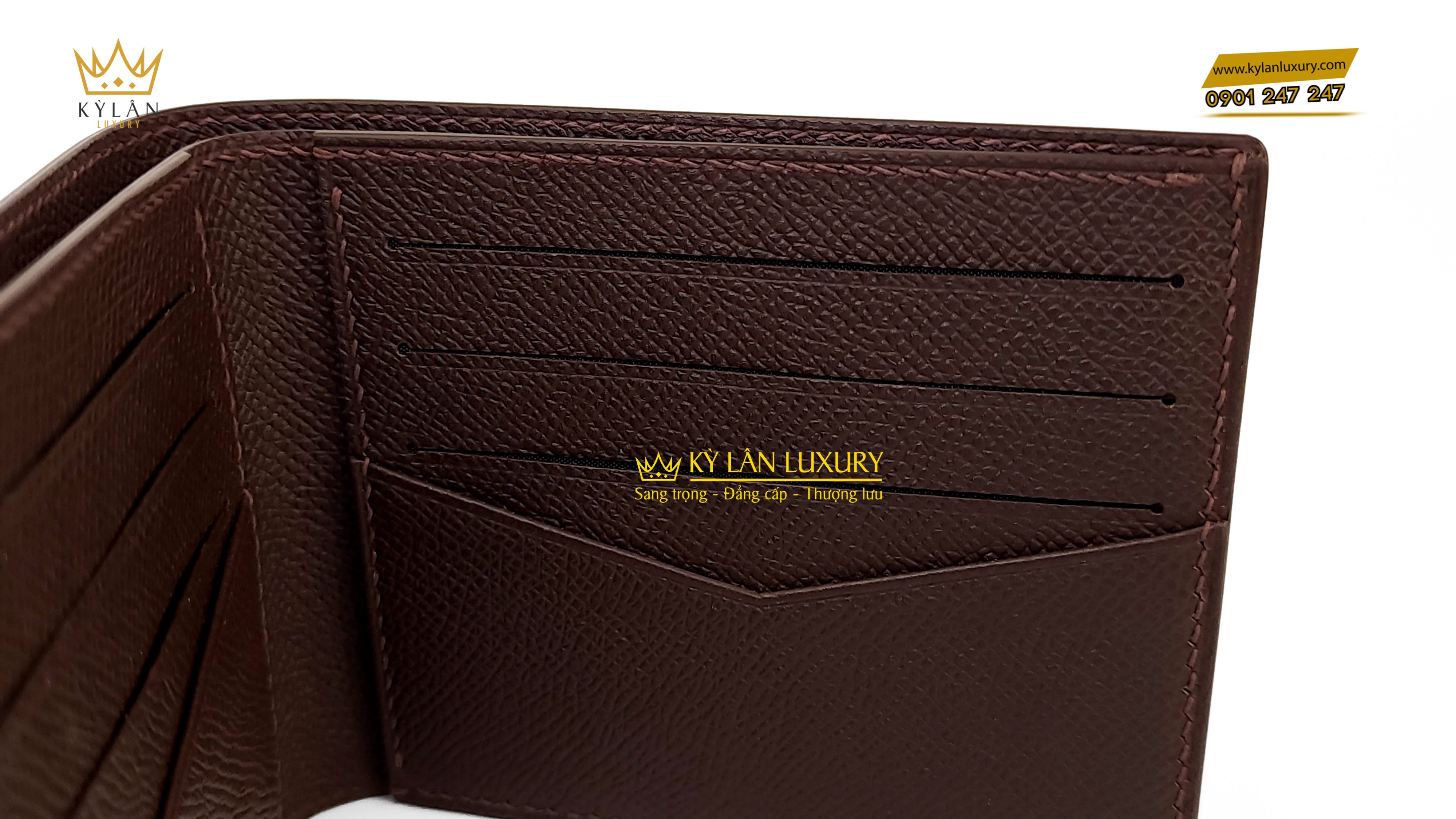 Ví nam da bê màu nâu logo vàng đính kim 11 Kỳ Lân Luxury vi nam da be mau nau logo vang dinh kim 3 Ví nam da bê màu nâu logo vàng đính kim