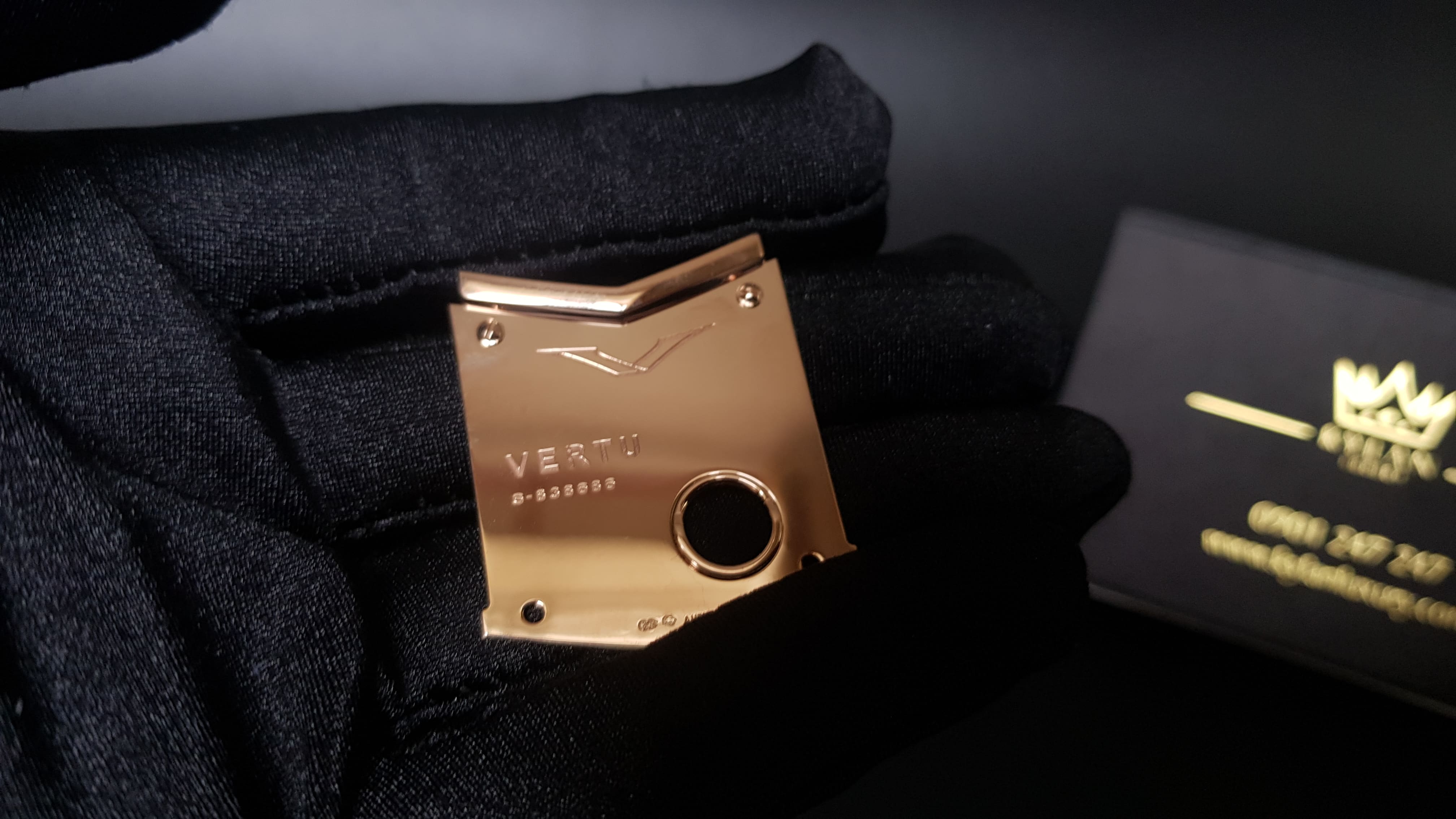 Vỏ Vertu vàng khối 18k - Vàng 750 hồng 43 Kỳ Lân Luxury vo vertu signature s vang hong 13 Vỏ Vertu vàng khối 18k - Vàng 750 hồng