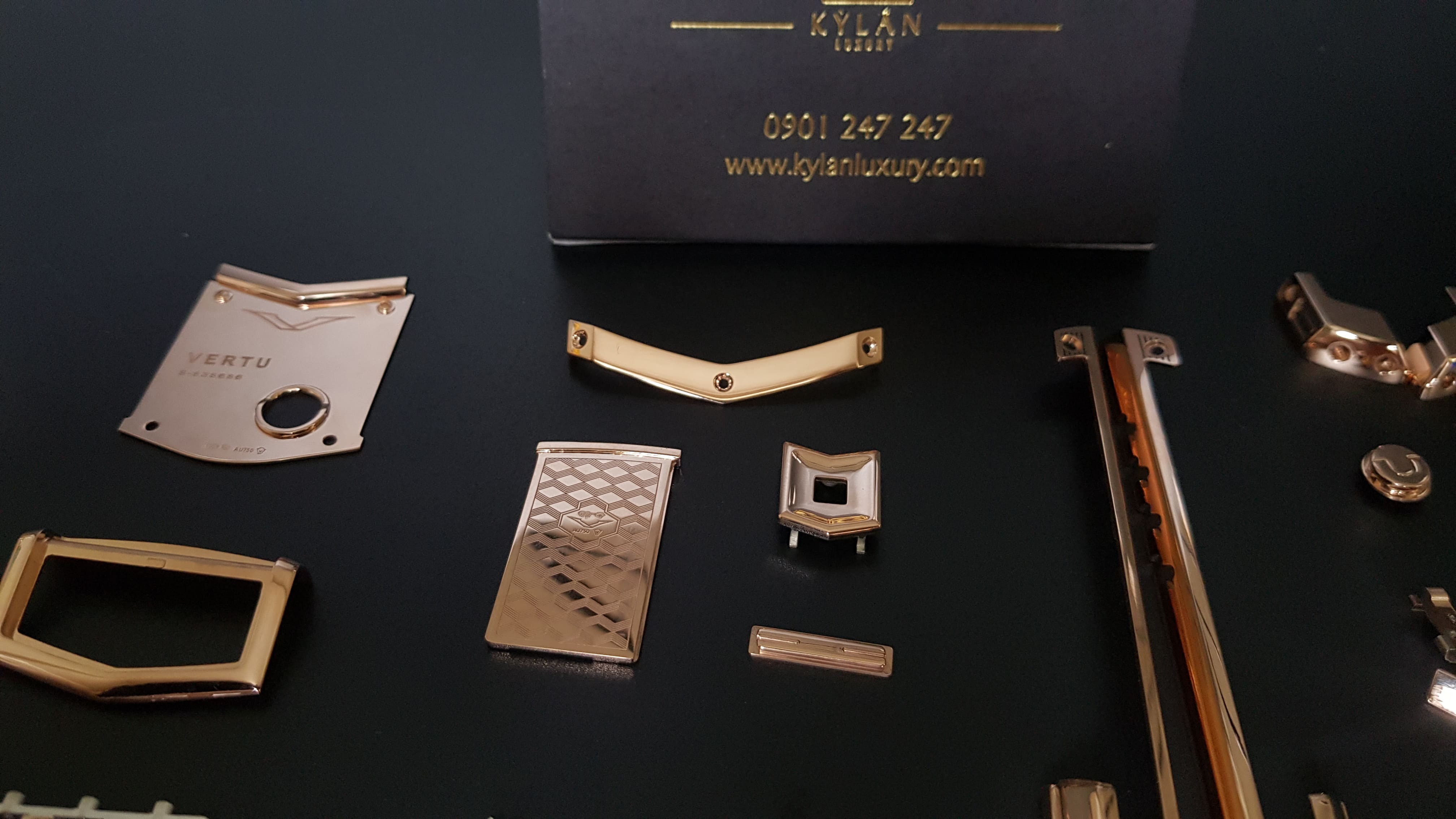 Vỏ Vertu vàng khối 18k - Vàng 750 hồng 15 Kỳ Lân Luxury vo vertu signature s vang hong 46 Vỏ Vertu vàng khối 18k - Vàng 750 hồng