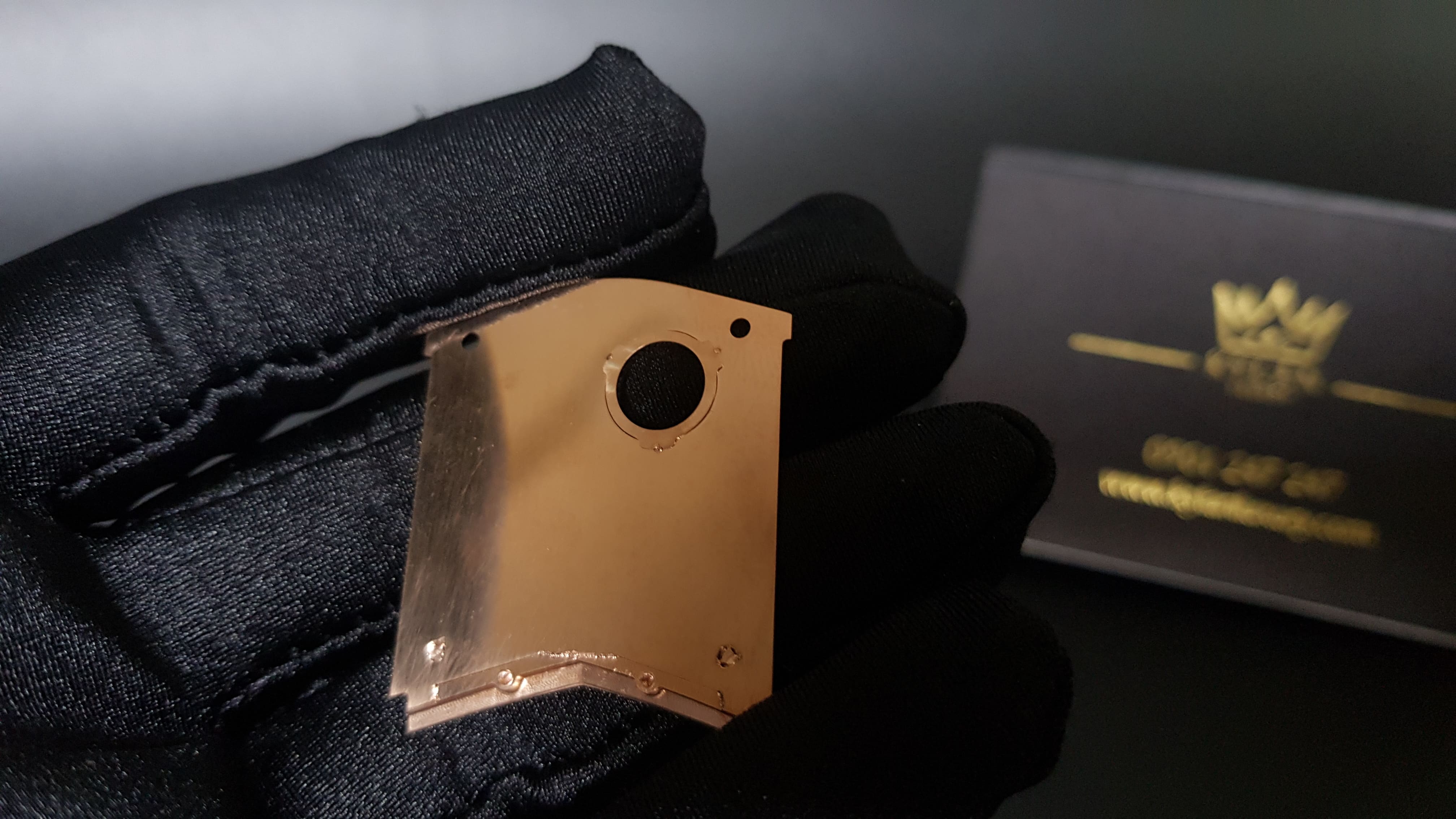 Vỏ Vertu vàng khối 18k - Vàng 750 hồng 55 Kỳ Lân Luxury vo vertu signature s vang hong 5 Vỏ Vertu vàng khối 18k - Vàng 750 hồng