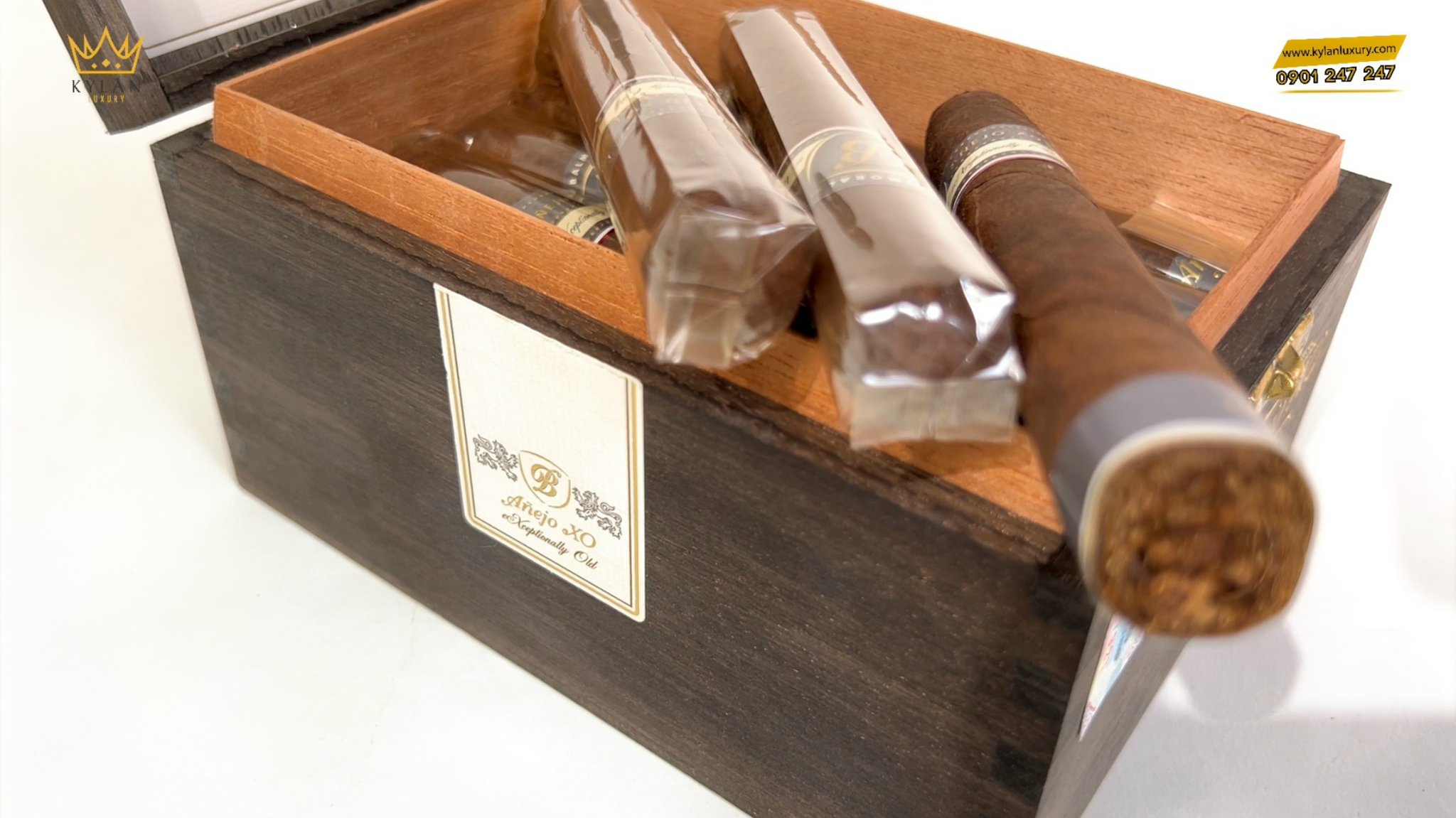 Xì gà Balmoral Anejo XO 20 GRAN TORO 8 Kỳ Lân Luxury xi ga balmoral anejo xo 20 gran toro 8 Xì gà Balmoral Anejo XO 20 GRAN TORO