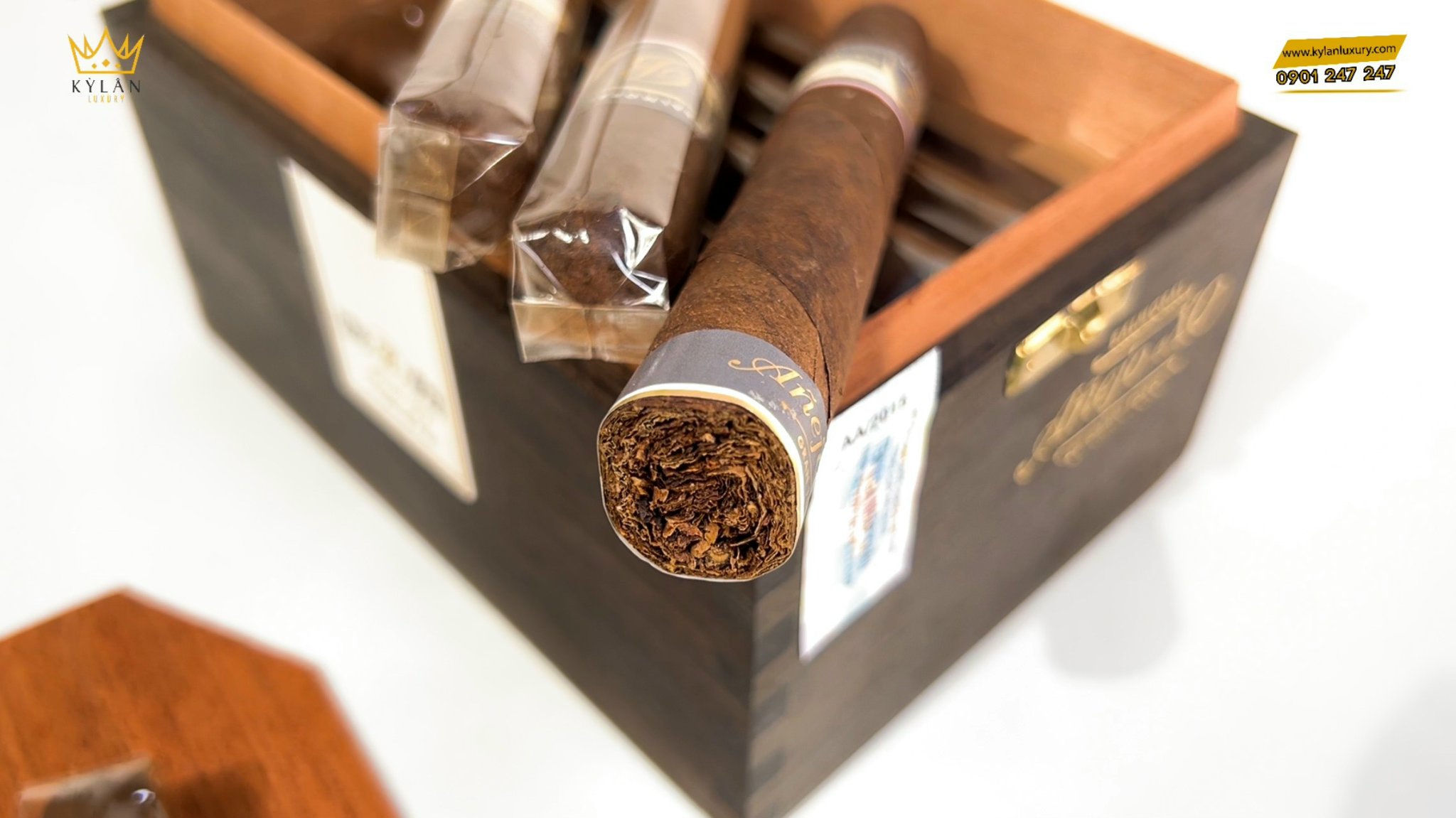 Xì gà Balmoral Anejo XO 20 GRAN TORO 9 Kỳ Lân Luxury xi ga balmoral anejo xo 20 gran toro 9 Xì gà Balmoral Anejo XO 20 GRAN TORO