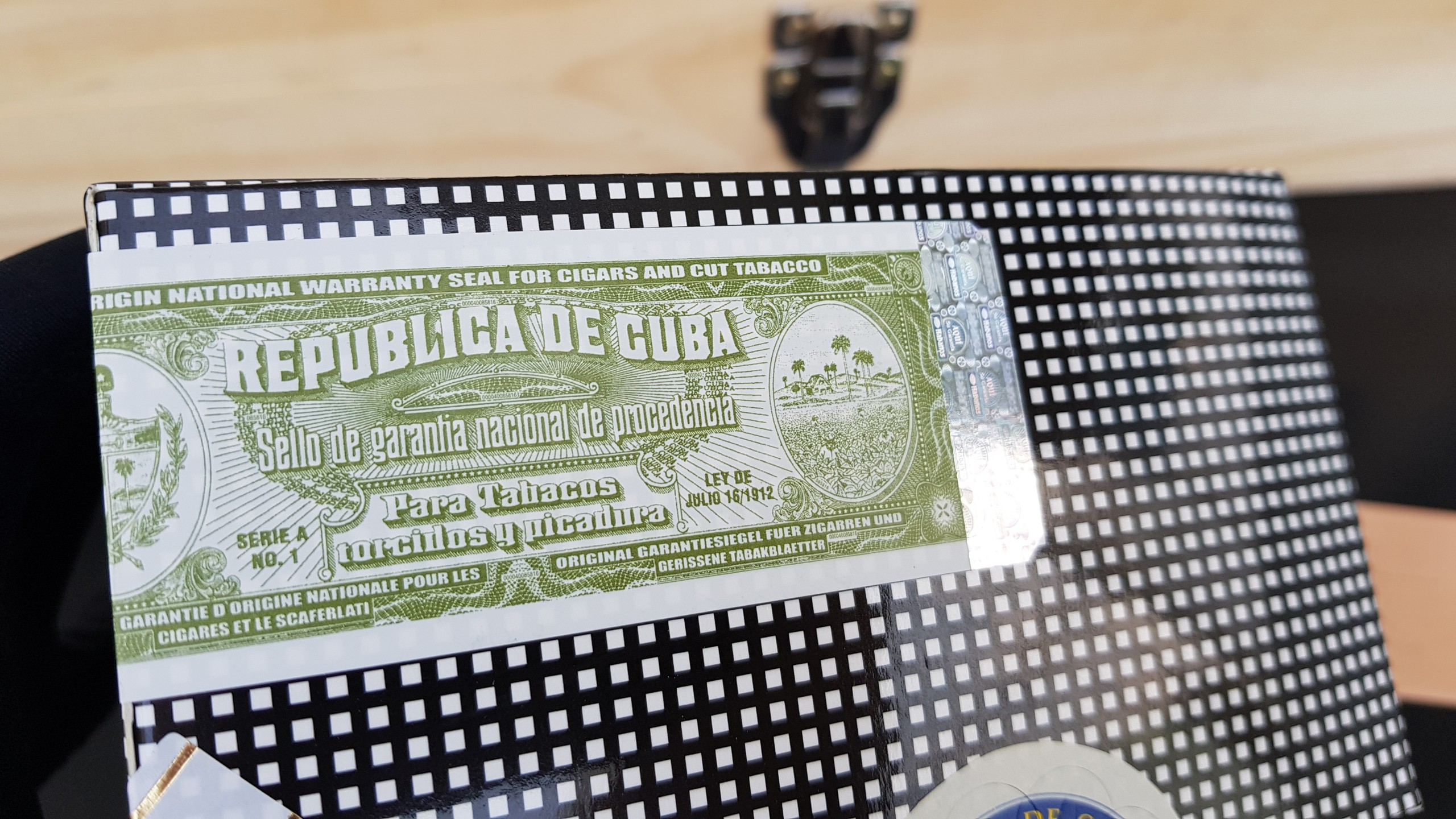 Xì gà Cohiba 3 Kỳ Lân Luxury xi ga cohiba 1 Xì gà Cohiba