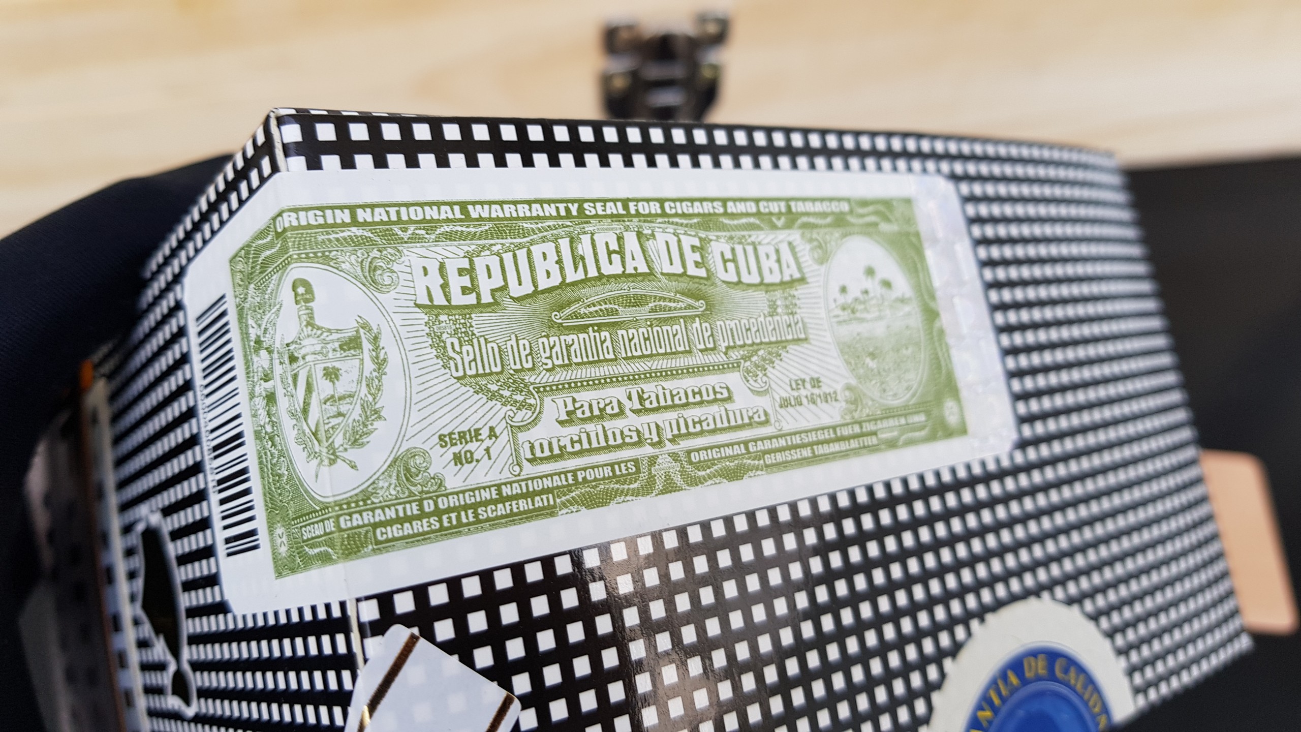 Xì gà Cohiba 9 Kỳ Lân Luxury xi ga cohiba 7 Xì gà Cohiba