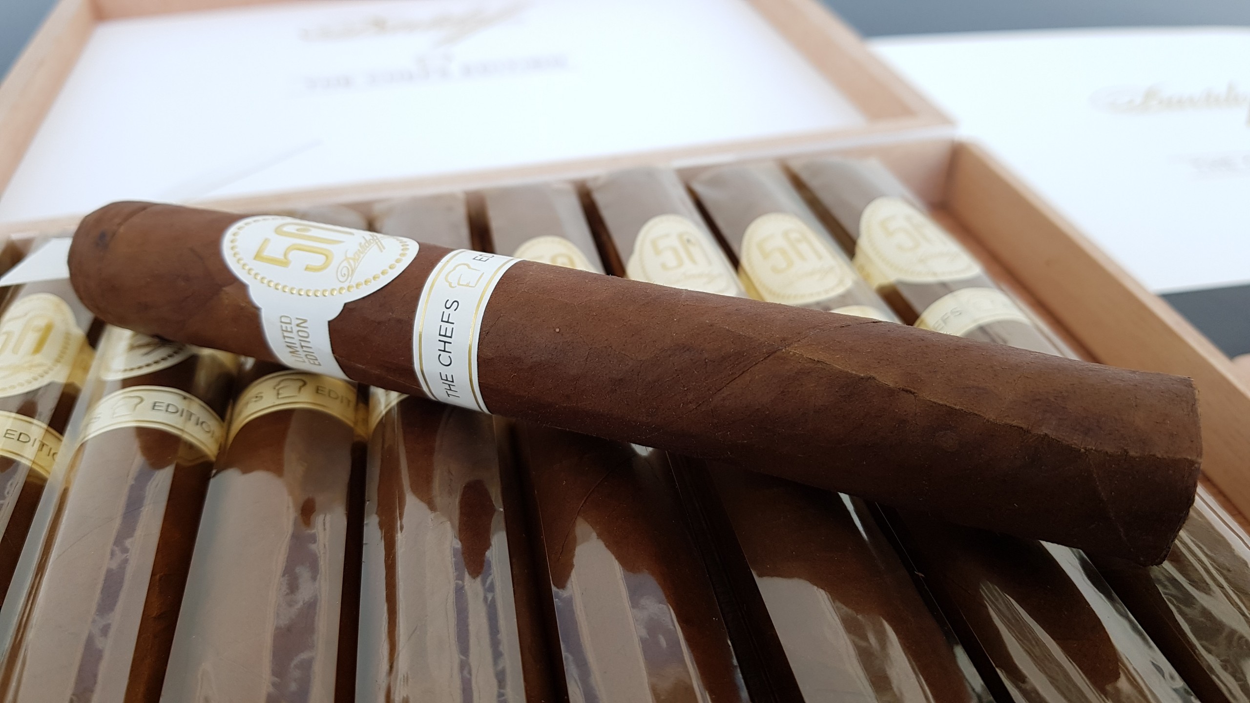Xì gà Davidoff Chef's Edition 50th Anniversary - Cigar của thượng lưu 22 Kỳ Lân Luxury xi ga davidoff ba n ki nie m 50 na m 18 Xì gà Davidoff Chef's Edition 50th Anniversary - Cigar của thượng lưu