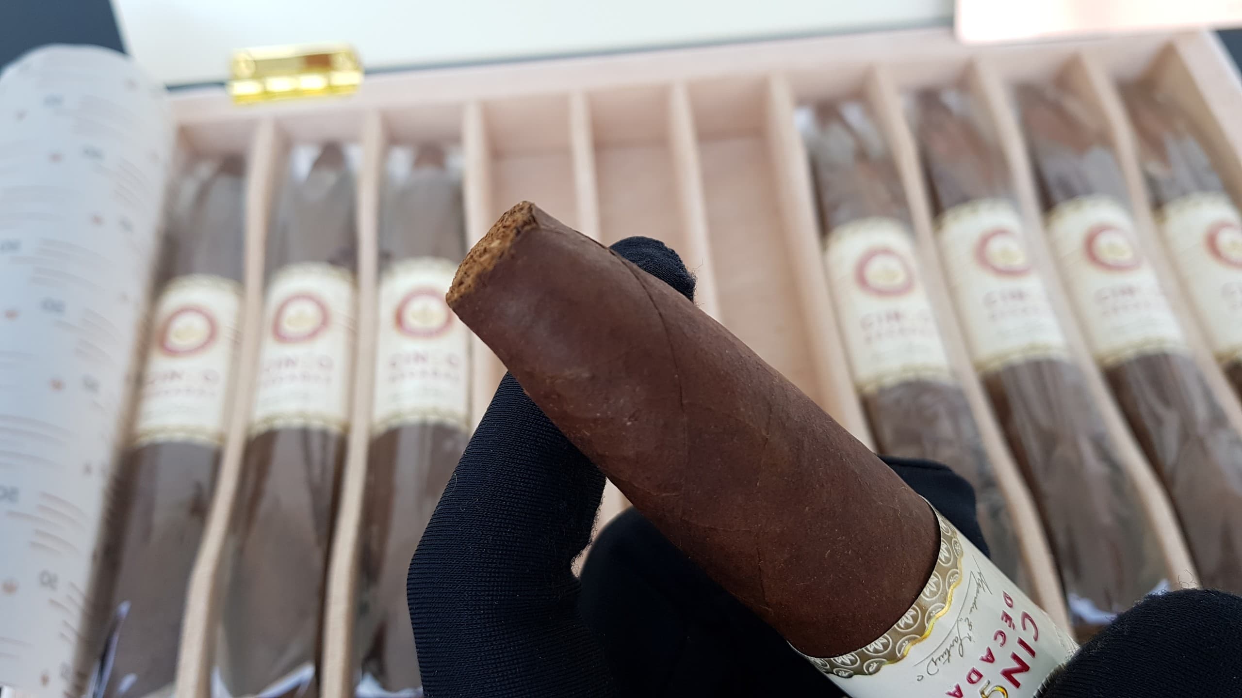 Xì gà Joya de Nicaragua Cinco Décadas Diadema 30 Kỳ Lân Luxury xi ga joya de nicaragua cinco de cadas diadema 13 Xì gà Joya de Nicaragua Cinco Décadas Diadema