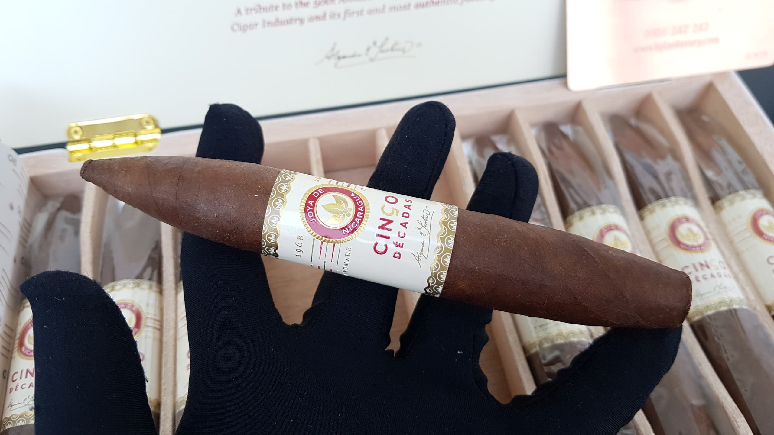 Xì gà Joya de Nicaragua Cinco Décadas Diadema 12 Kỳ Lân Luxury xi ga joya de nicaragua cinco de cadas diadema 15 Xì gà Joya de Nicaragua Cinco Décadas Diadema