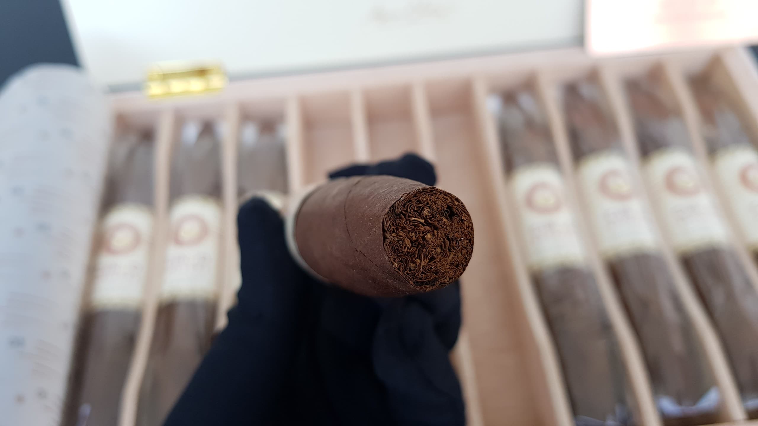 Xì gà Joya de Nicaragua Cinco Décadas Diadema 33 Kỳ Lân Luxury xi ga joya de nicaragua cinco de cadas diadema 2 Xì gà Joya de Nicaragua Cinco Décadas Diadema