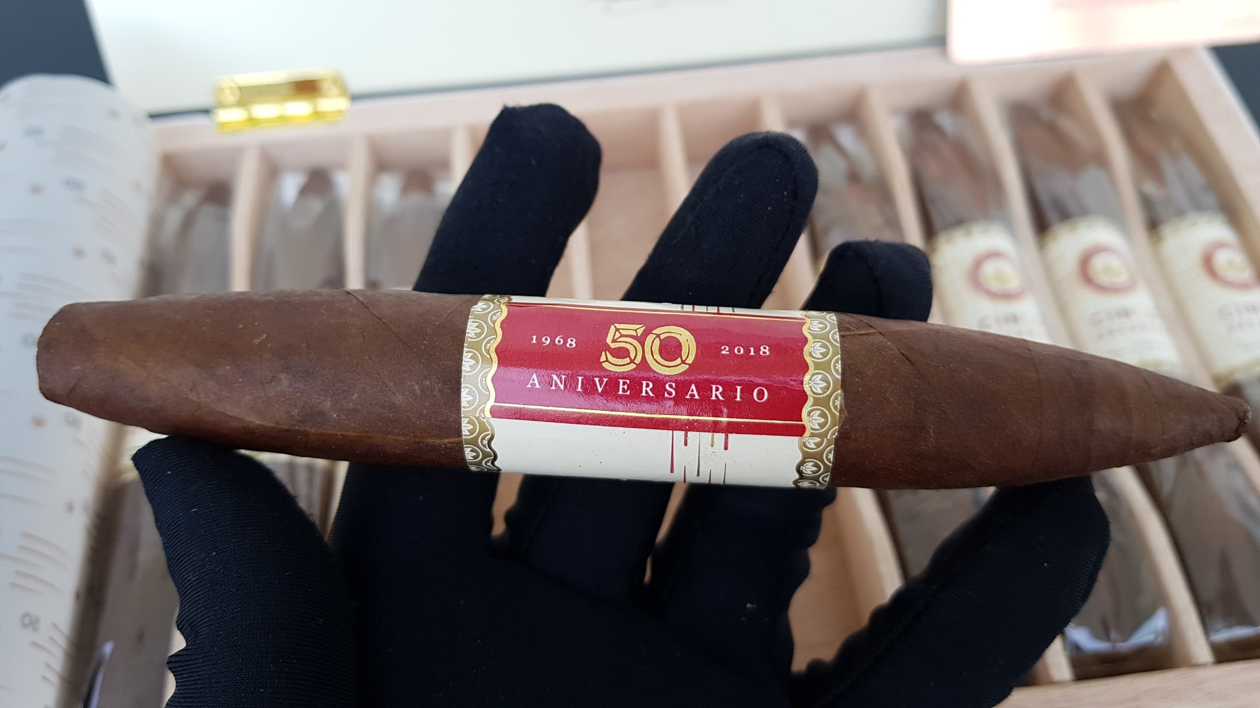 Xì gà Joya de Nicaragua Cinco Décadas Diadema 34 Kỳ Lân Luxury xi ga joya de nicaragua cinco de cadas diadema 3 Xì gà Joya de Nicaragua Cinco Décadas Diadema