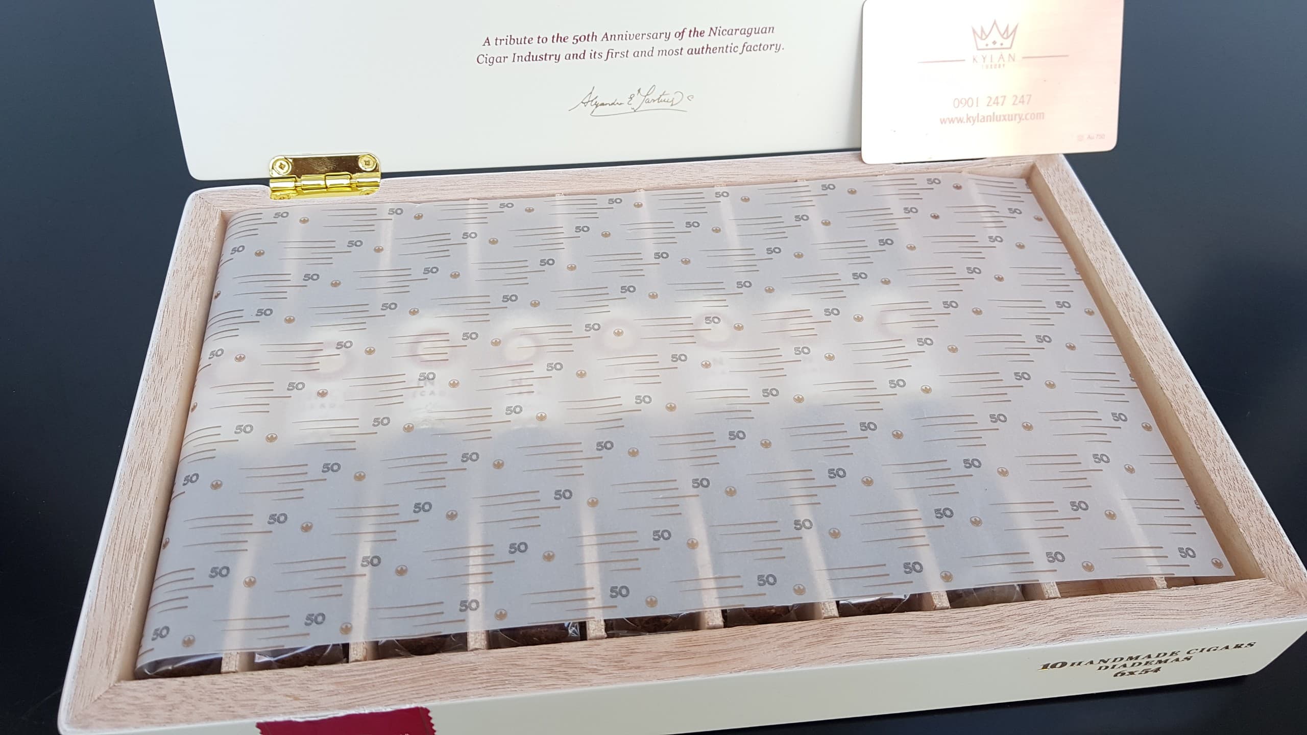 Xì gà Joya de Nicaragua Cinco Décadas Diadema 6 Kỳ Lân Luxury xi ga joya de nicaragua cinco de cadas diadema 30 Xì gà Joya de Nicaragua Cinco Décadas Diadema