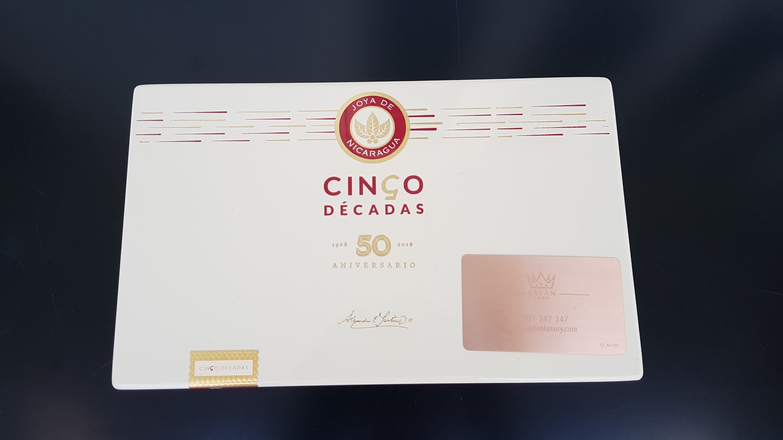 Xì gà Joya de Nicaragua Cinco Décadas Diadema 10 Kỳ Lân Luxury xi ga joya de nicaragua cinco de cadas diadema 34 Xì gà Joya de Nicaragua Cinco Décadas Diadema