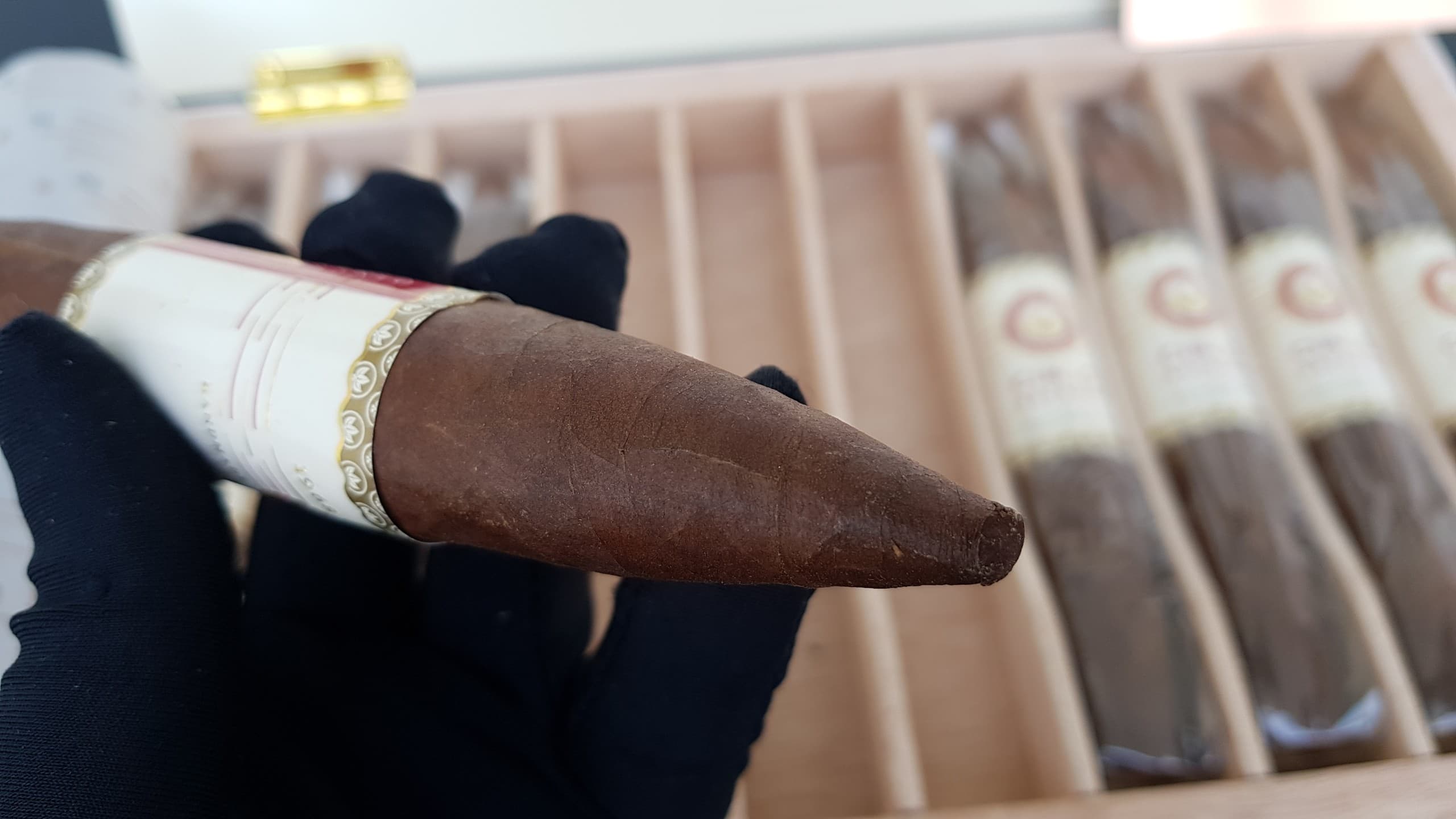Xì gà Joya de Nicaragua Cinco Décadas Diadema 24 Kỳ Lân Luxury xi ga joya de nicaragua cinco de cadas diadema 7 Xì gà Joya de Nicaragua Cinco Décadas Diadema