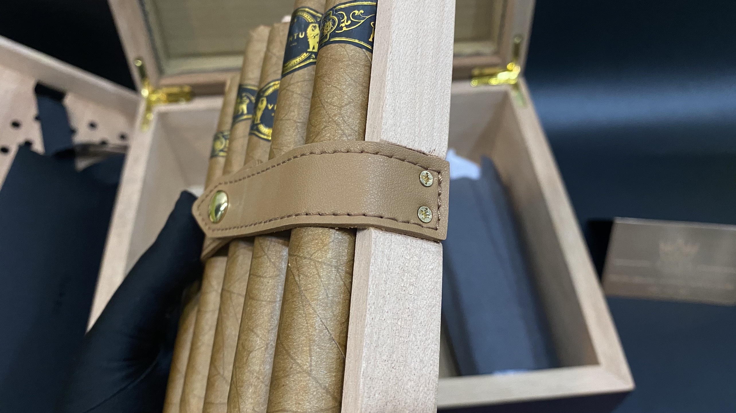 Xì gà Vertu - Cigar mang thương hiệu Vertu đẳng cấp đỉnh cao 13 Kỳ Lân Luxury xi ga vertu 20 Xì gà Vertu - Cigar mang thương hiệu Vertu đẳng cấp đỉnh cao