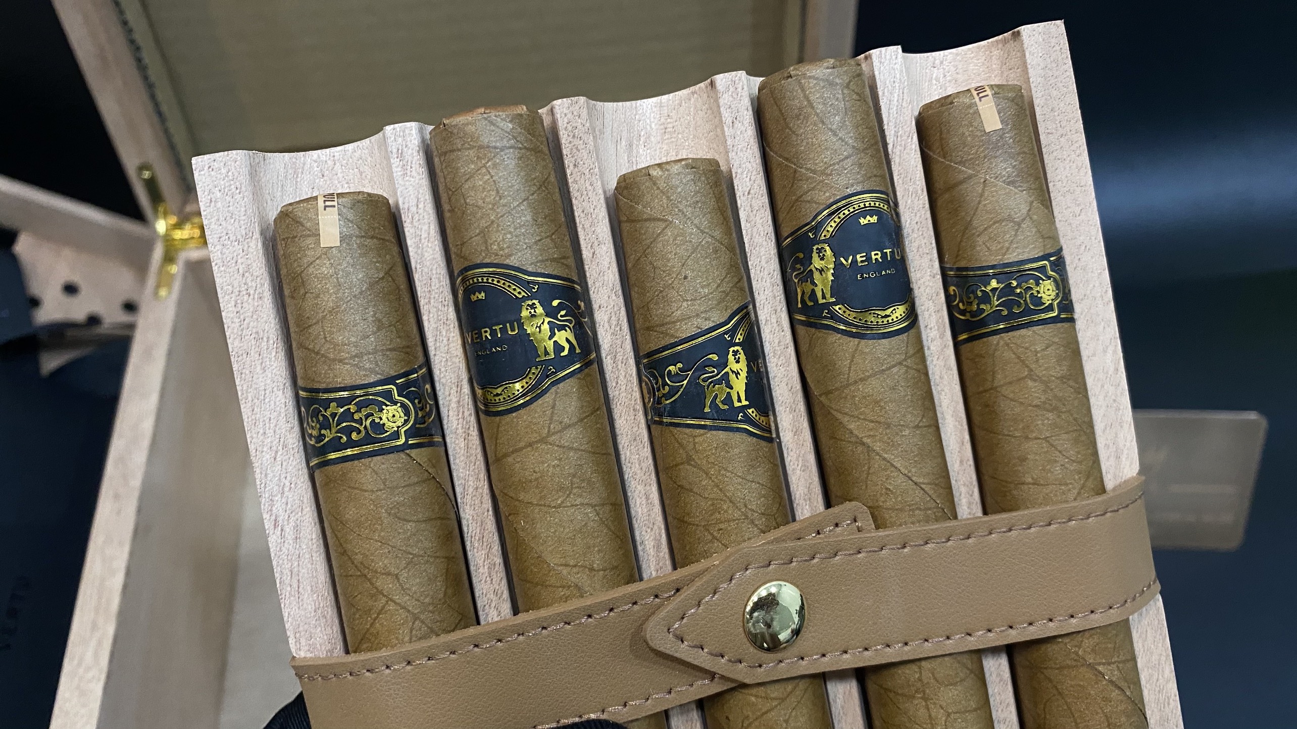 Xì gà Vertu - Cigar mang thương hiệu Vertu đẳng cấp đỉnh cao 18 Kỳ Lân Luxury xi ga vertu 25 Xì gà Vertu - Cigar mang thương hiệu Vertu đẳng cấp đỉnh cao