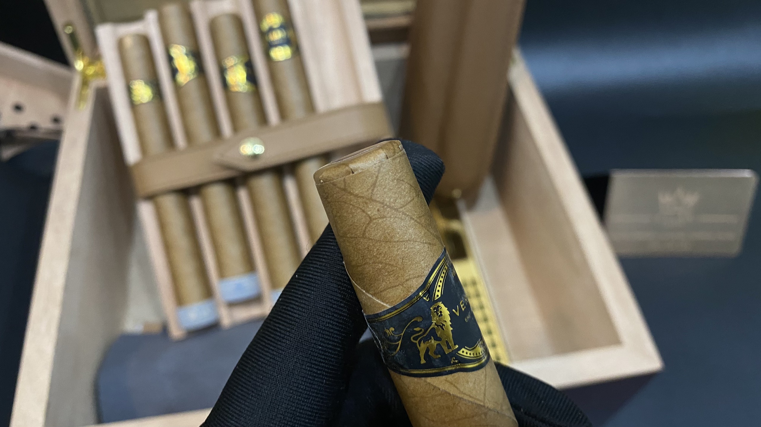 Xì gà Vertu - Cigar mang thương hiệu Vertu đẳng cấp đỉnh cao 19 Kỳ Lân Luxury xi ga vertu 26 Xì gà Vertu - Cigar mang thương hiệu Vertu đẳng cấp đỉnh cao