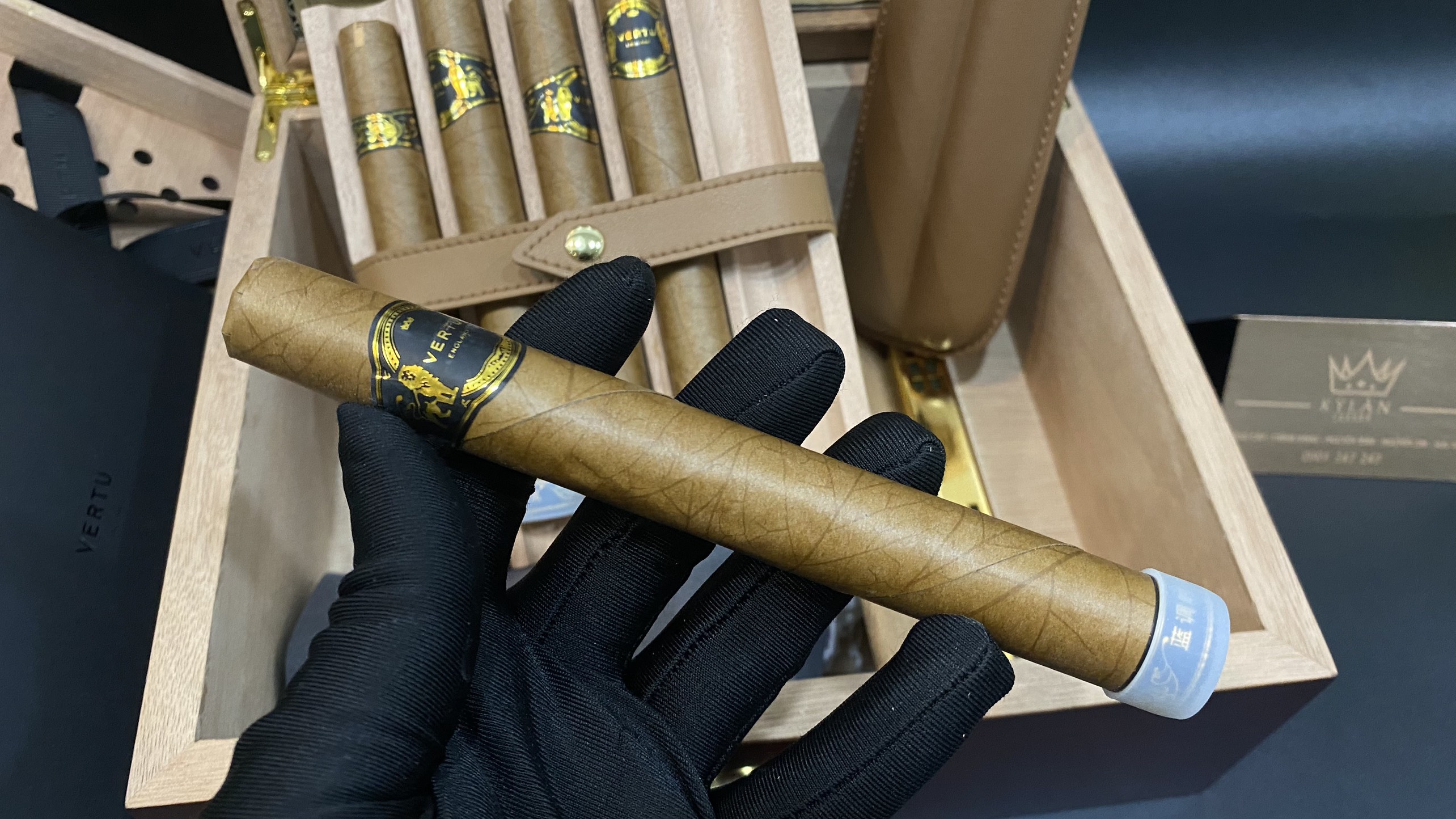 Xì gà Vertu - Cigar mang thương hiệu Vertu đẳng cấp đỉnh cao 20 Kỳ Lân Luxury xi ga vertu 27 Xì gà Vertu - Cigar mang thương hiệu Vertu đẳng cấp đỉnh cao