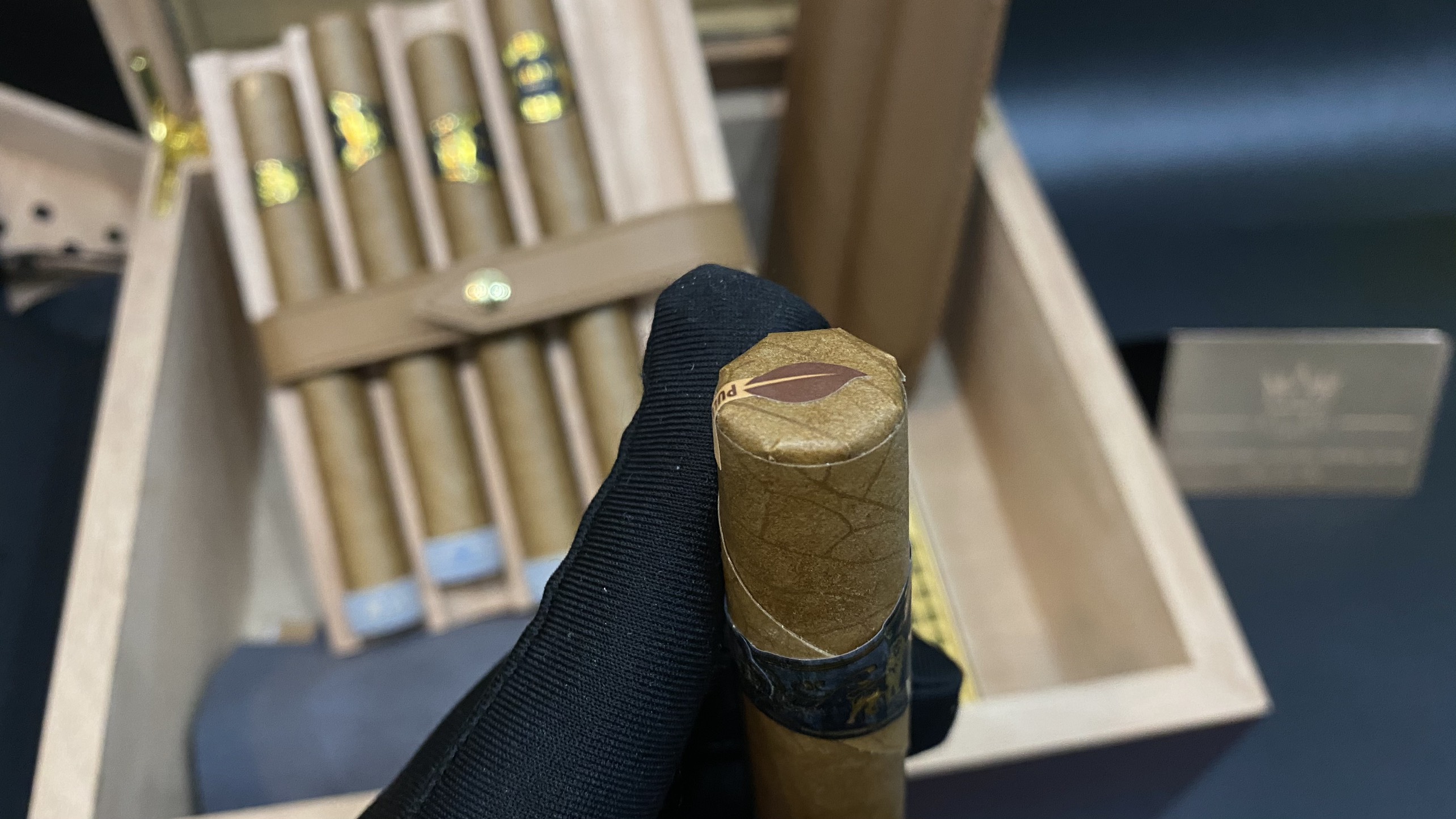 Xì gà Vertu - Cigar mang thương hiệu Vertu đẳng cấp đỉnh cao 2 Kỳ Lân Luxury xi ga vertu 29 Xì gà Vertu - Cigar mang thương hiệu Vertu đẳng cấp đỉnh cao