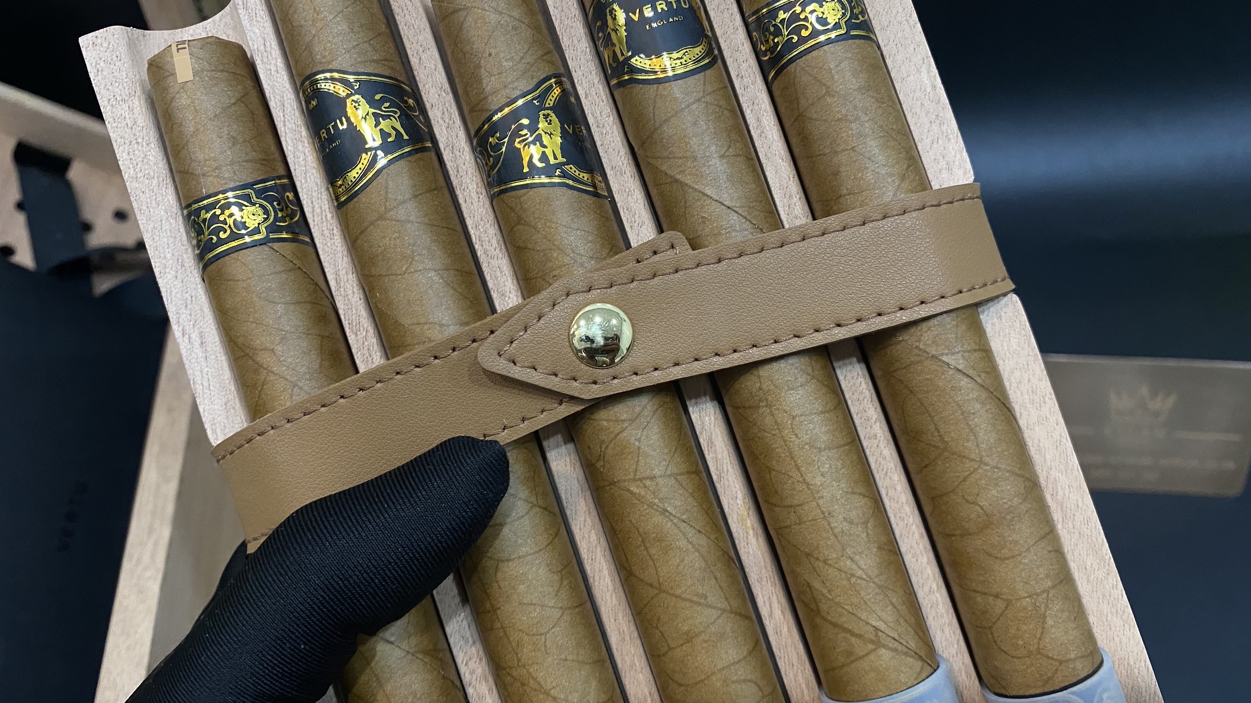 Xì gà Vertu - Cigar mang thương hiệu Vertu đẳng cấp đỉnh cao 23 Kỳ Lân Luxury xi ga vertu 8 Xì gà Vertu - Cigar mang thương hiệu Vertu đẳng cấp đỉnh cao