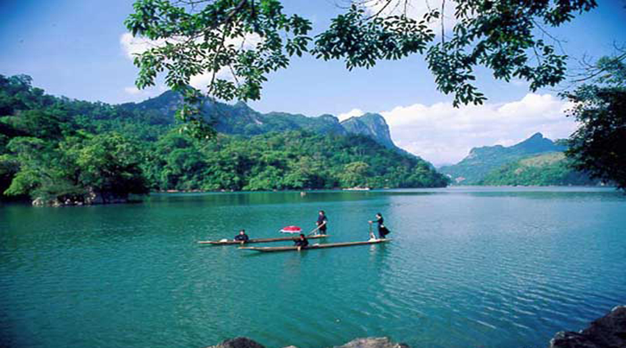 tham quan hồ ba bể