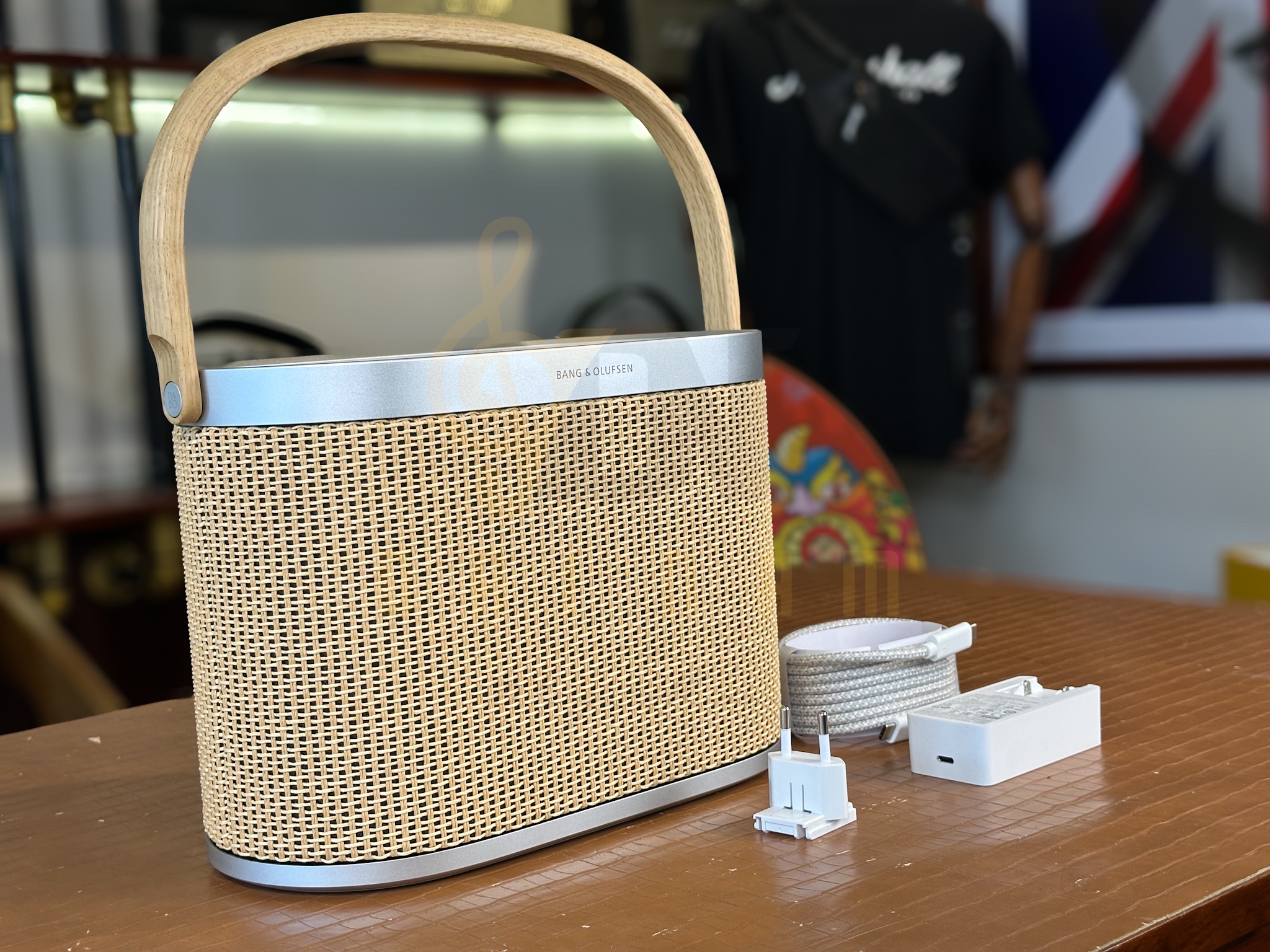 B&O A5 thiên về sự sang trọng, tinh tế