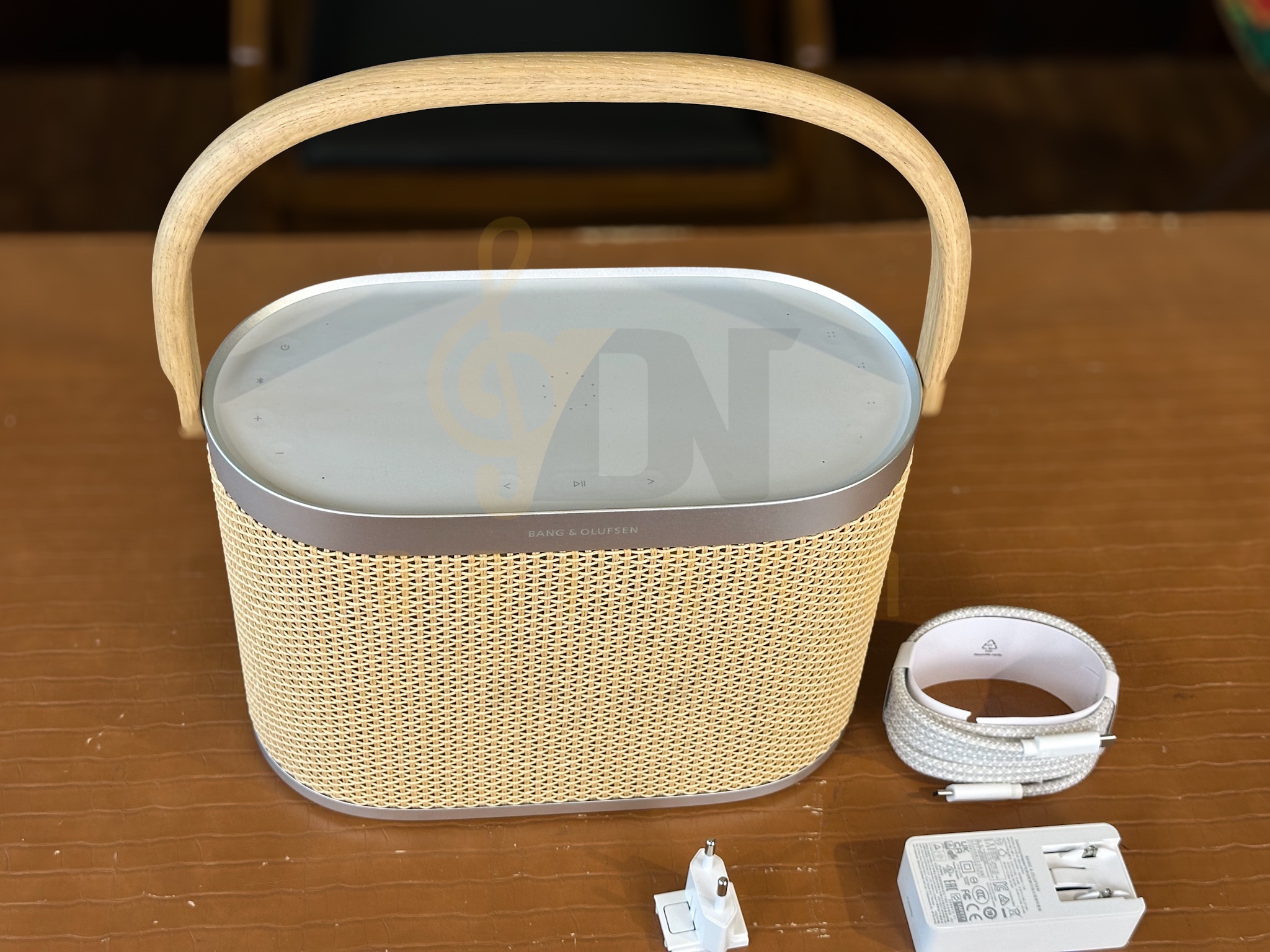 Loa Bang & Olufsen Beosound A5