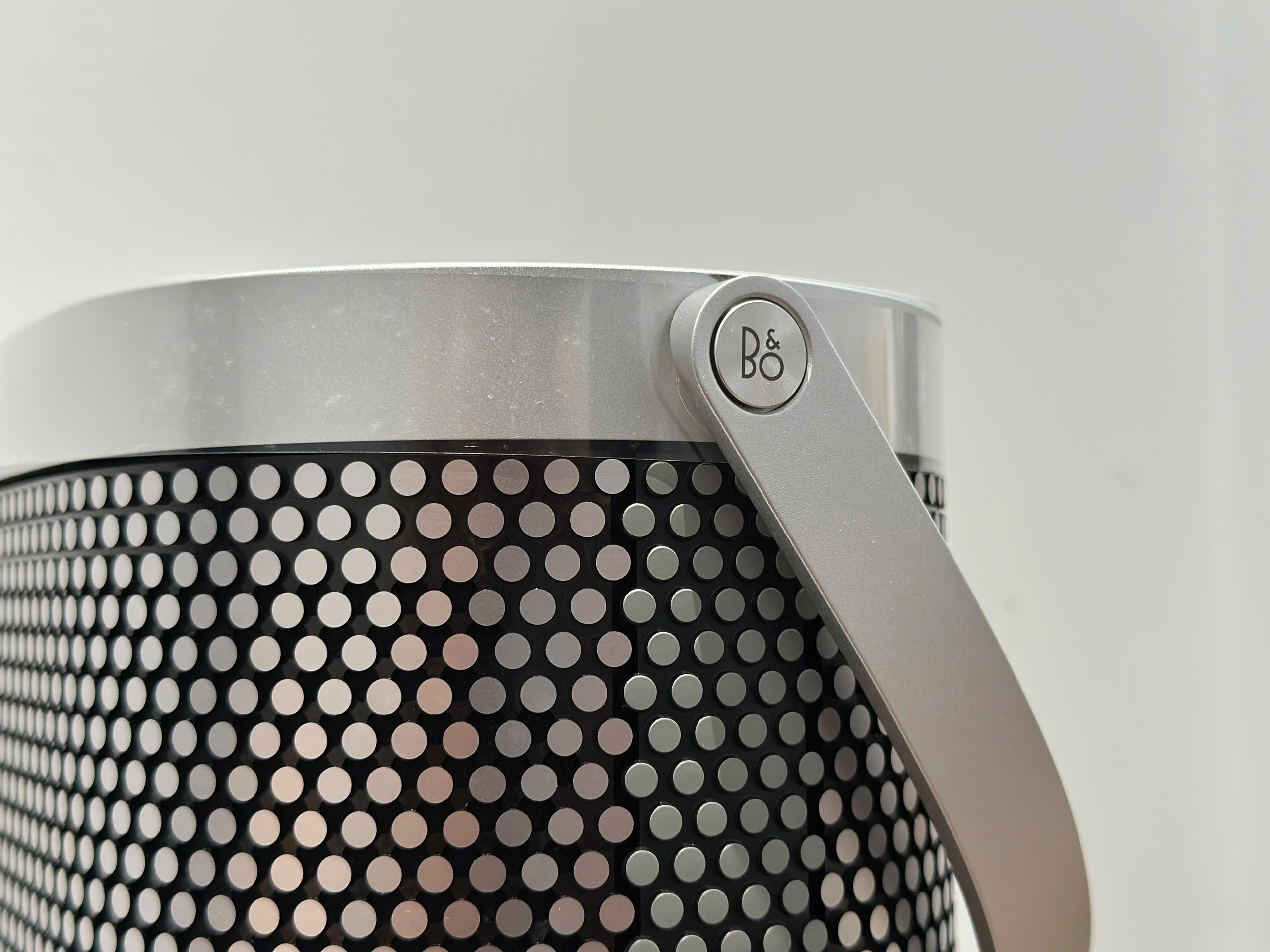 Loa Bang & Olufsen Beosound A5