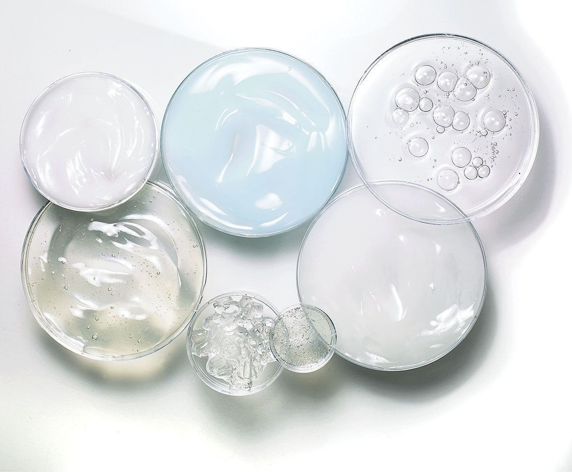 Sản phẩm dưỡng ẩm có dạng gel thường thấm khá nhanh, không gây bí da (nguồn ảnh: Internet)