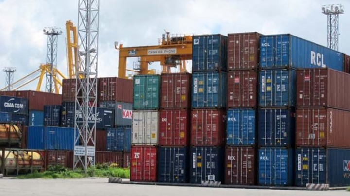 Những điều bạn cần lưu ý về phí lưu container DEM và DET