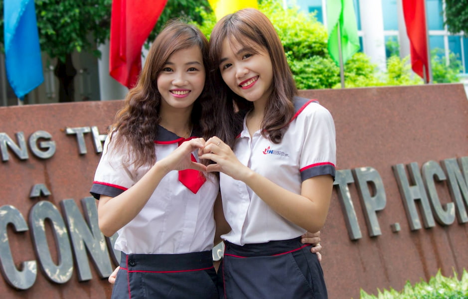 Đồng phục các trường đại học đẹp nhất - trường ĐH Công Nghiệp TP Hồ Chí Minh