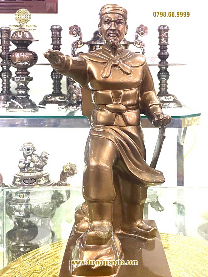 Tượng ngô quyền bằng đồng